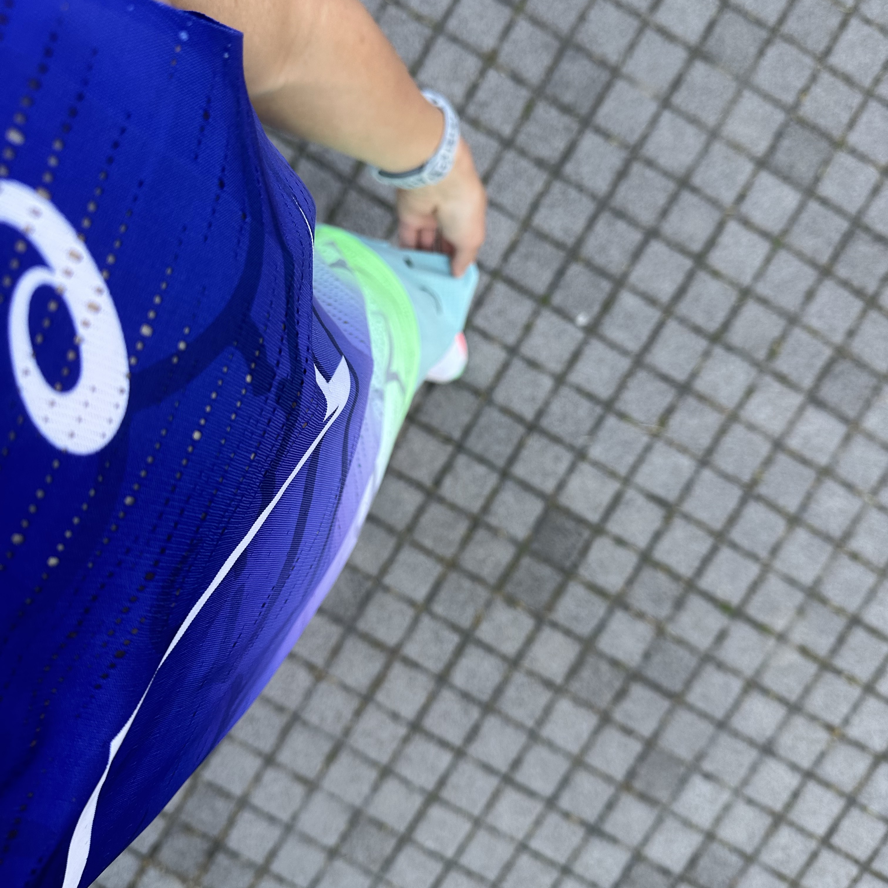Asics Metaspeed Singlet Cobalt Burst, Asics Superblast 3 Seashell Sun Coral 착용 스타일 - 4