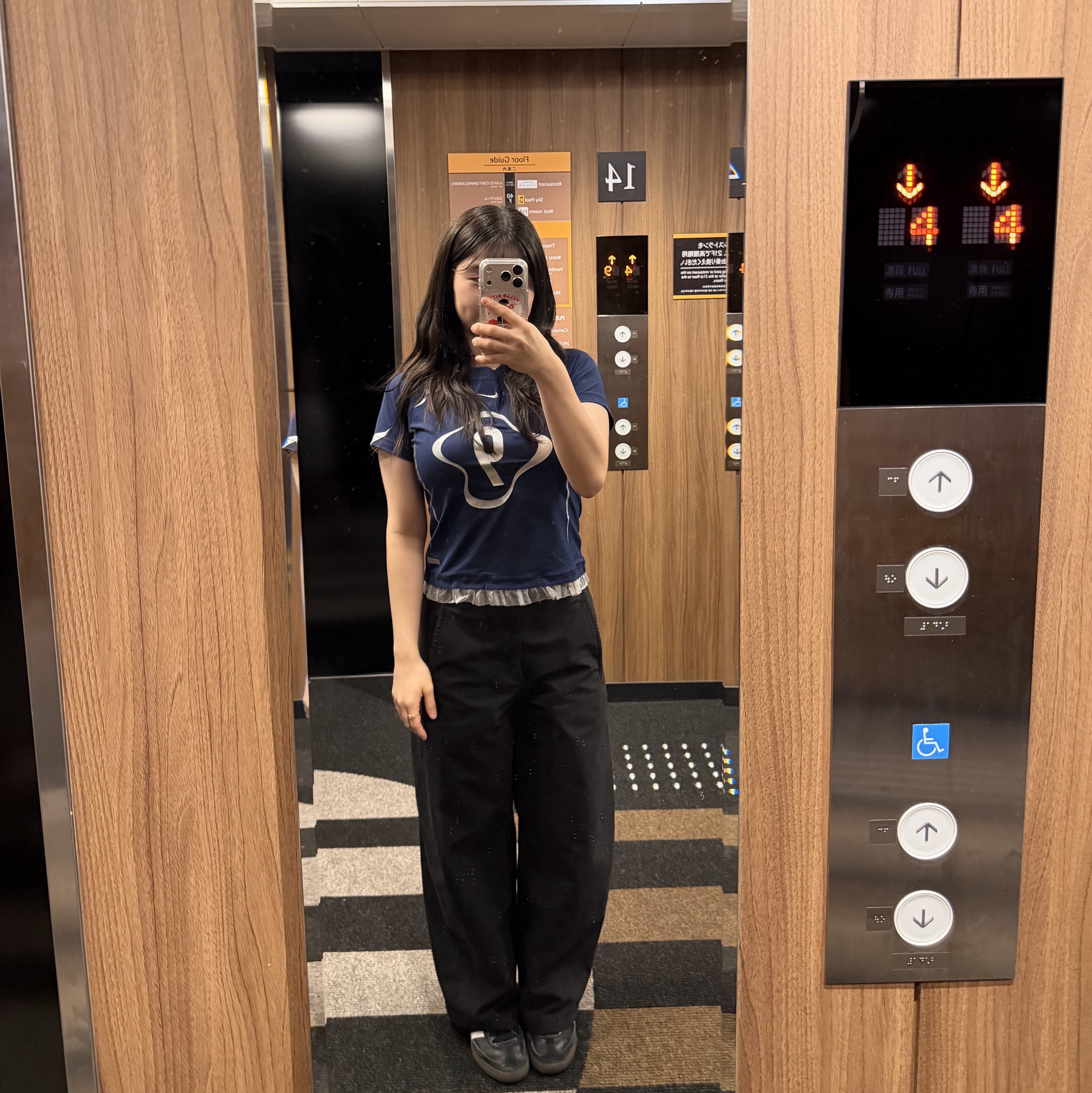 (W) Nike NSW Chill Knit Graphic T-Shirt Midnight Navy 착용 스타일