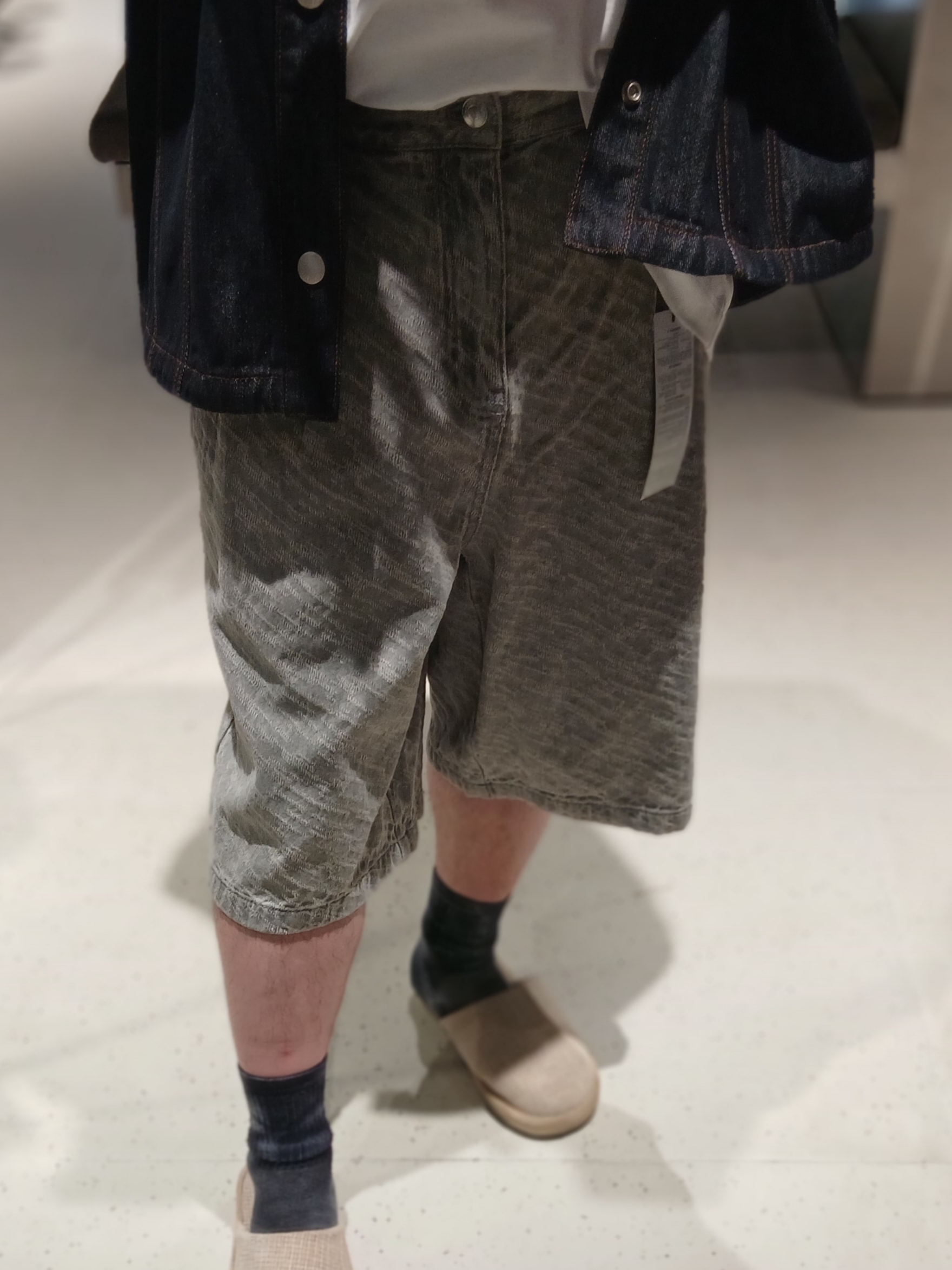 Iro Caliopal Two-Pintuck Light Denim Short Pants Gray, Iro Palmtree Nylon Ball Cap Navy 착용 스타일 - 4