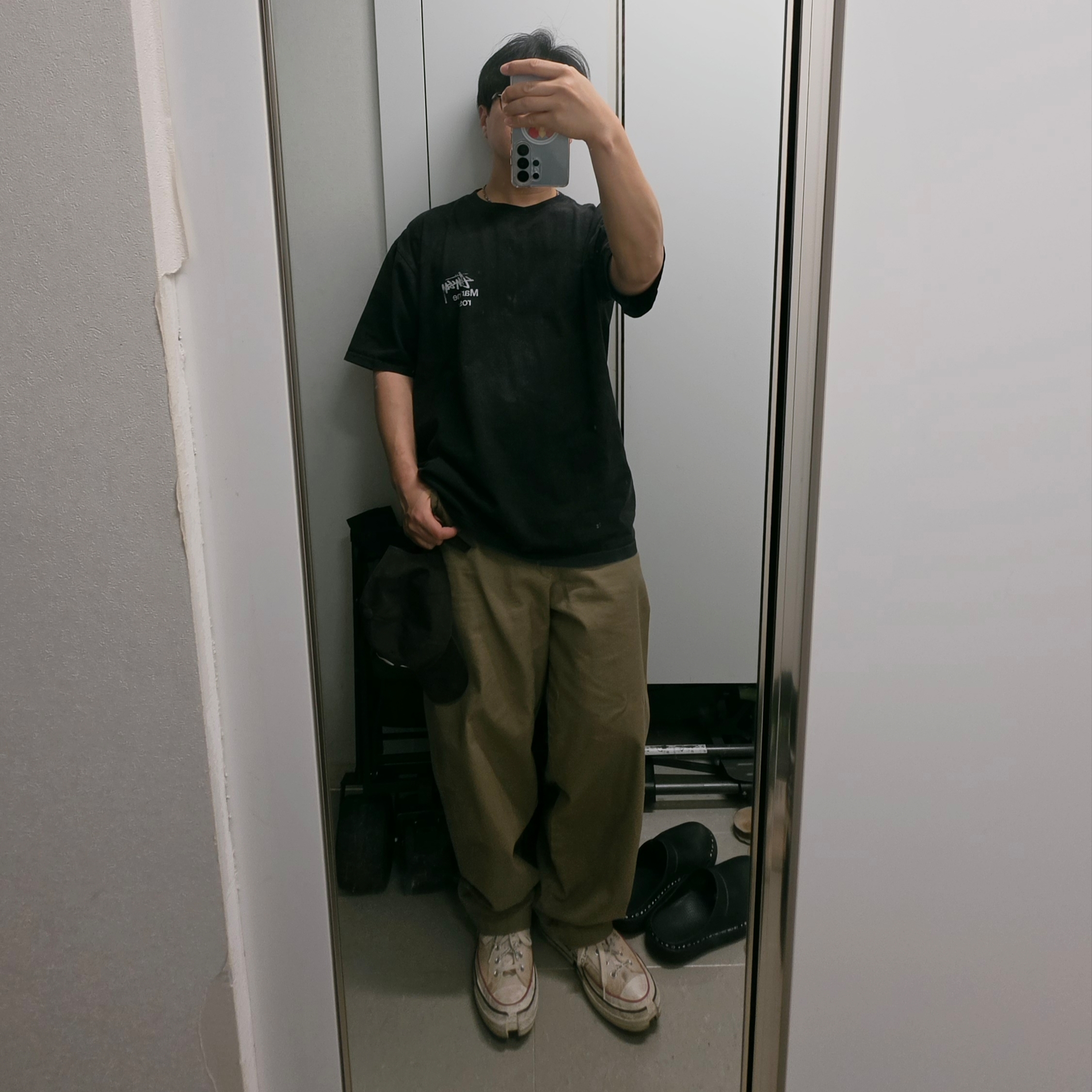 Stussy x Martine Rose Collage Pigment Dyed T-Shirt Black, Converse x Feng Chen Wang Chuck 70 Ox 2-in-1 Brown Rice 착용 스타일