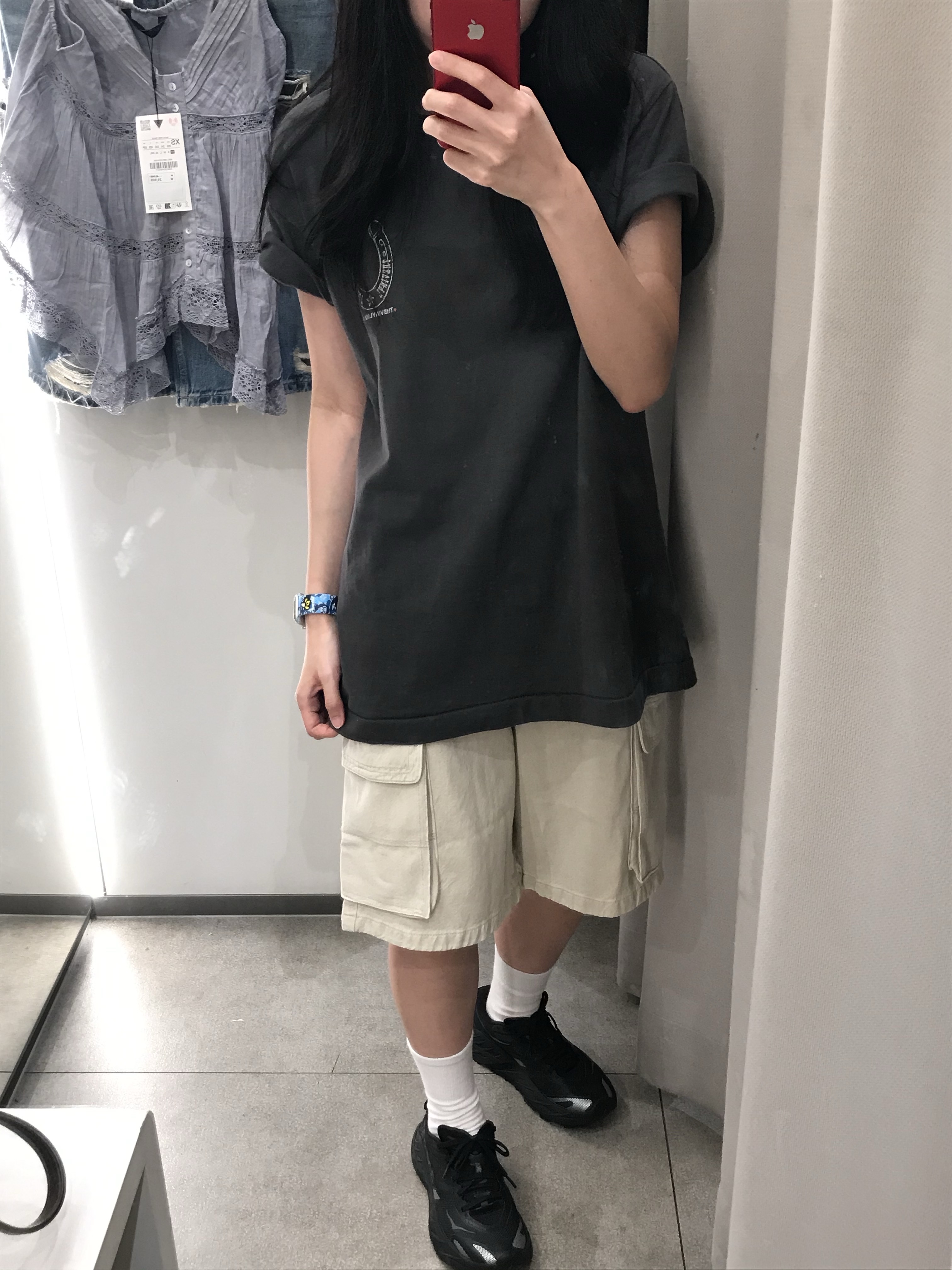 [KREAM 단독] Thevinylhouse Lucky House Tee Charcoal 착용 스타일 - 5
