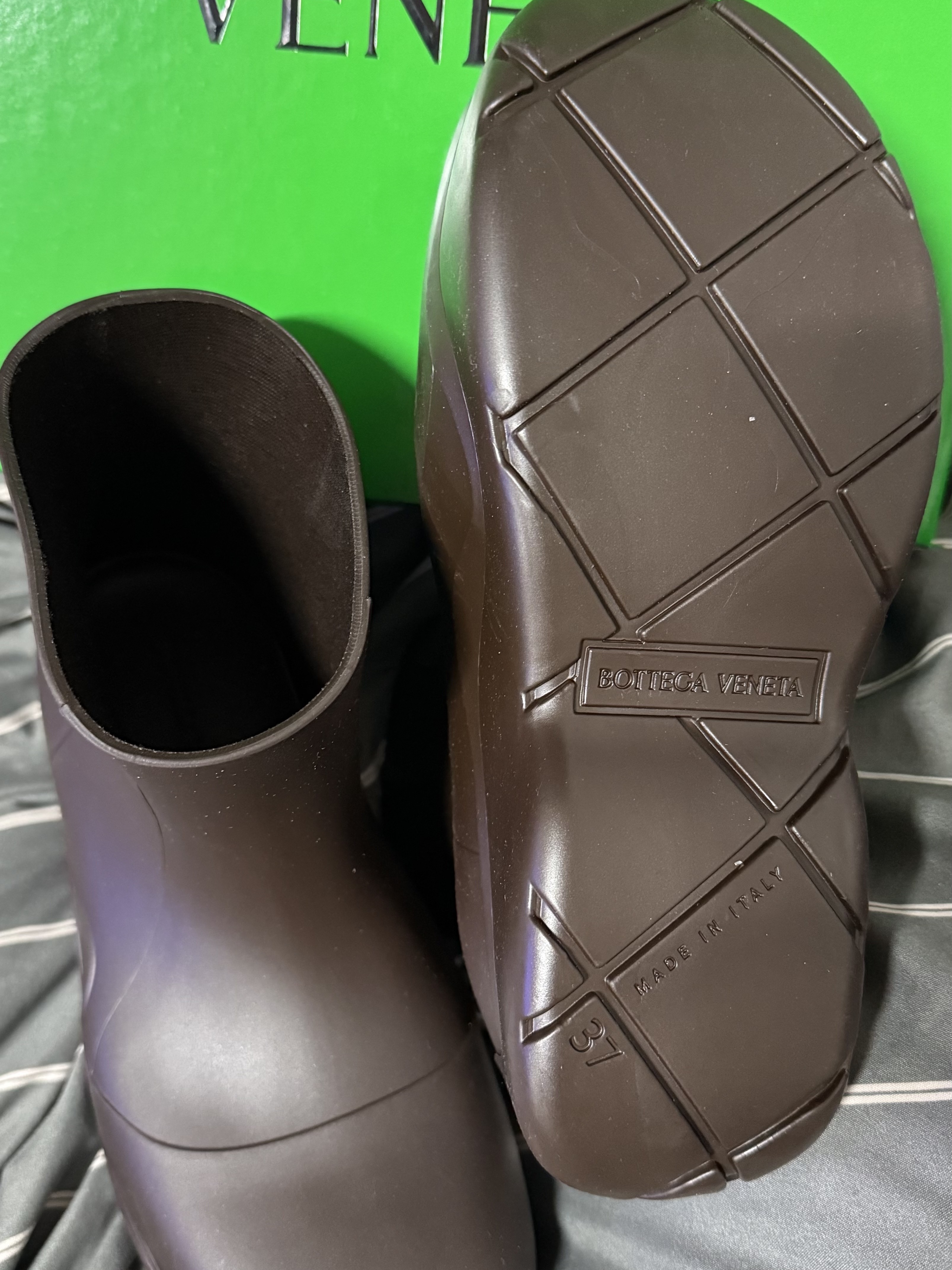 (W) Bottega Veneta Puddle Ankle Boots Fondant 착용 스타일 - 1