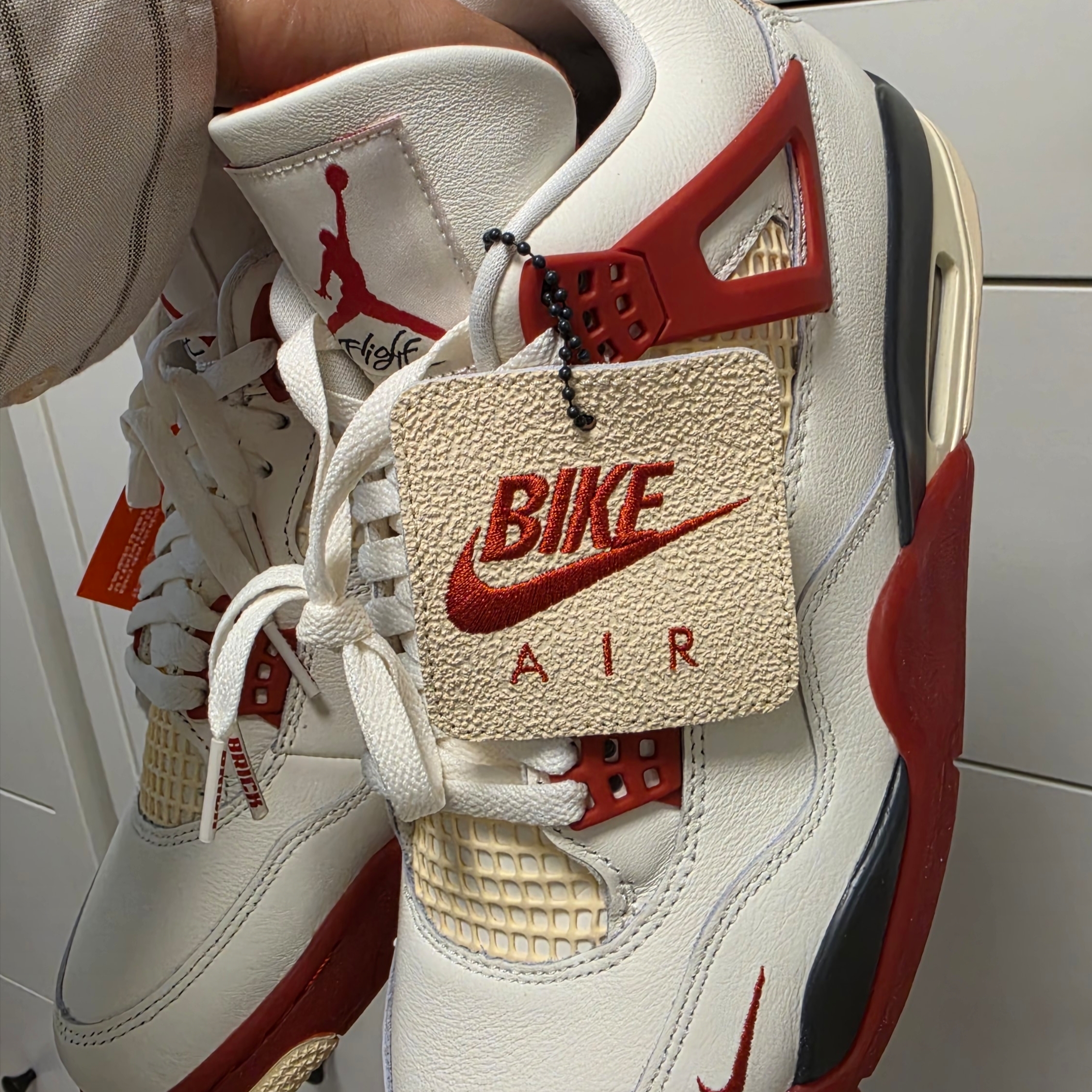 Jordan 4 x Nigel Sylvester Retro OG Brick After Brick 착용 스타일 - 2