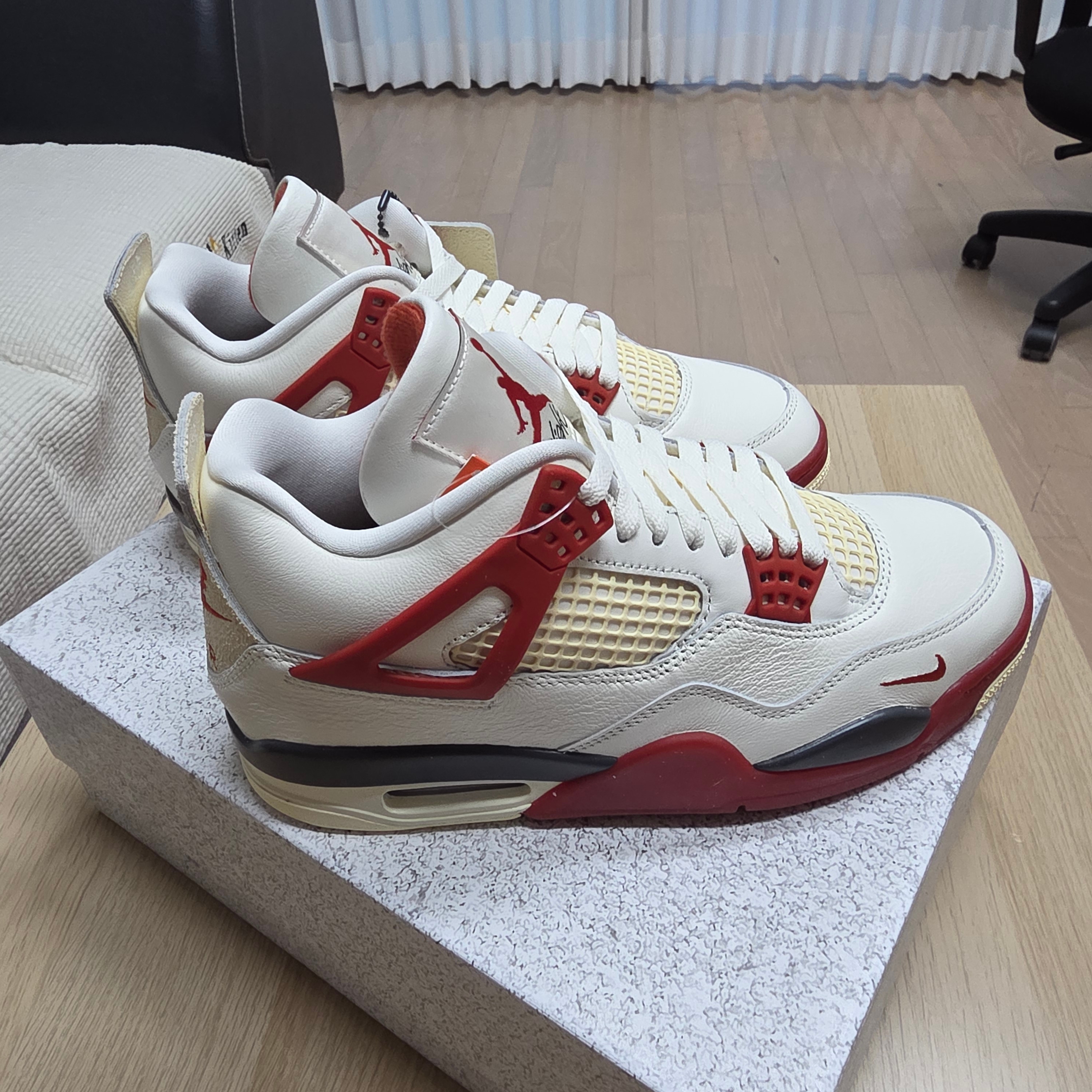 Jordan 4 x Nigel Sylvester Retro OG Brick After Brick 착용 스타일 - 8