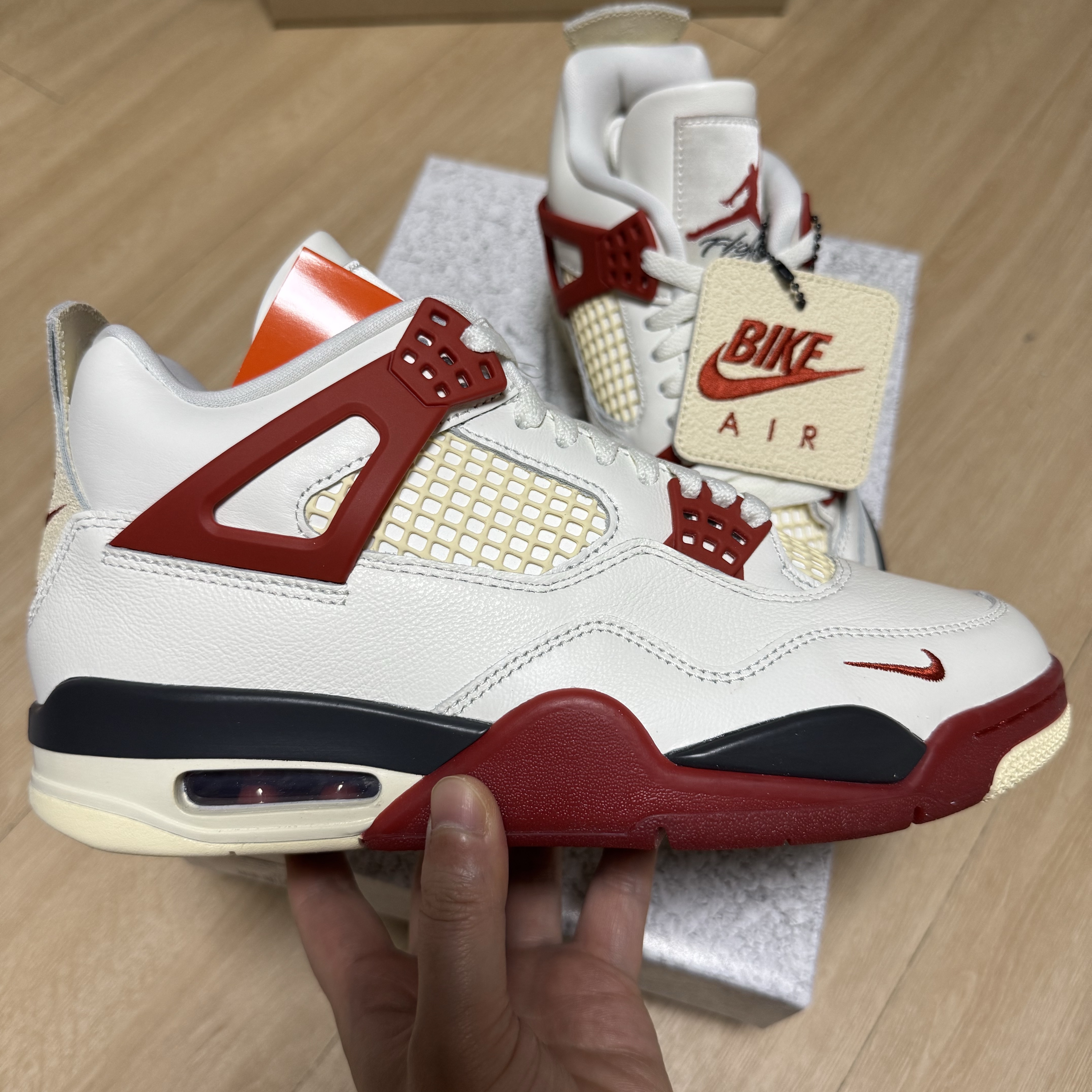 Jordan 4 x Nigel Sylvester Retro OG Brick After Brick 착용 스타일 - 3