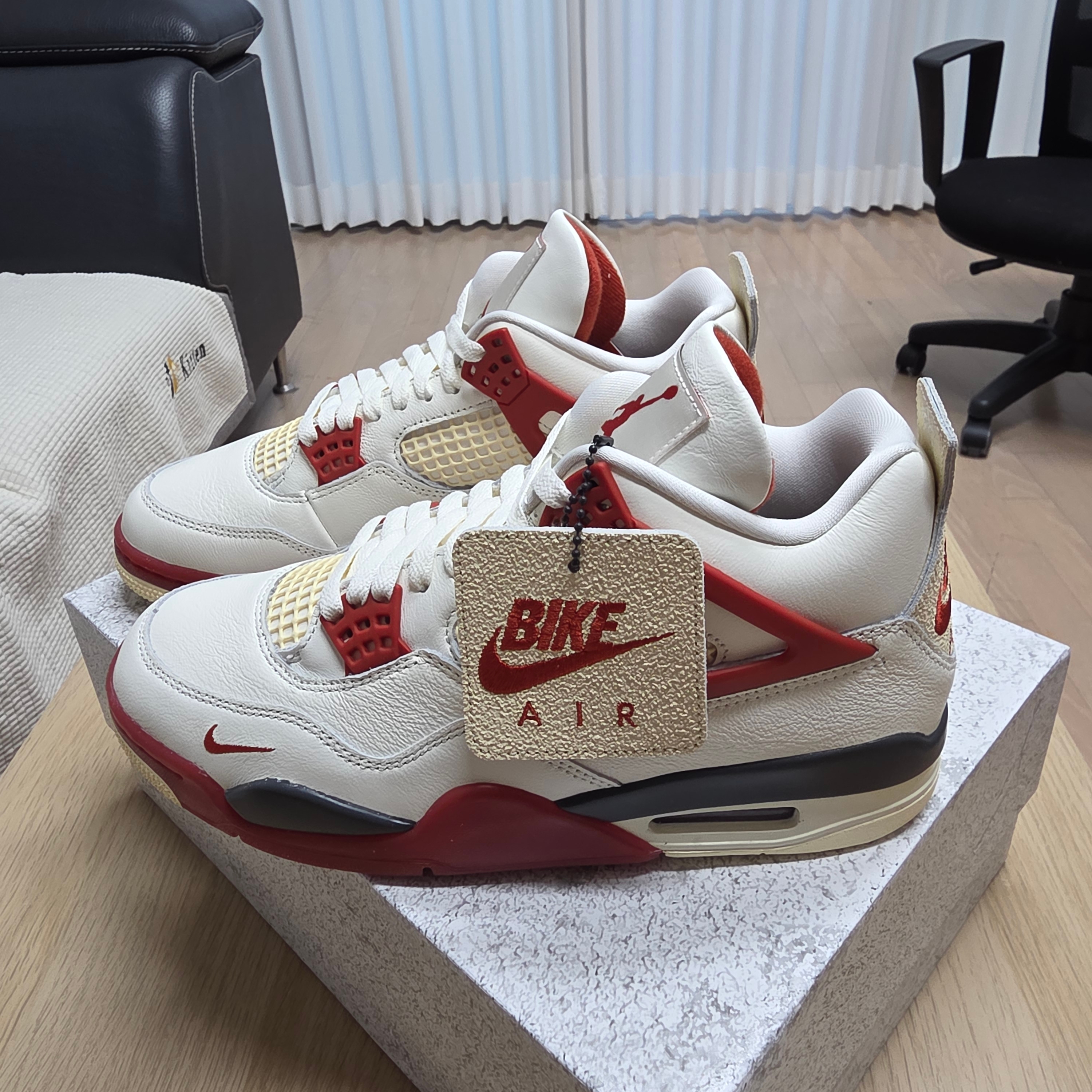 Jordan 4 x Nigel Sylvester Retro OG Brick After Brick 착용 스타일 - 4