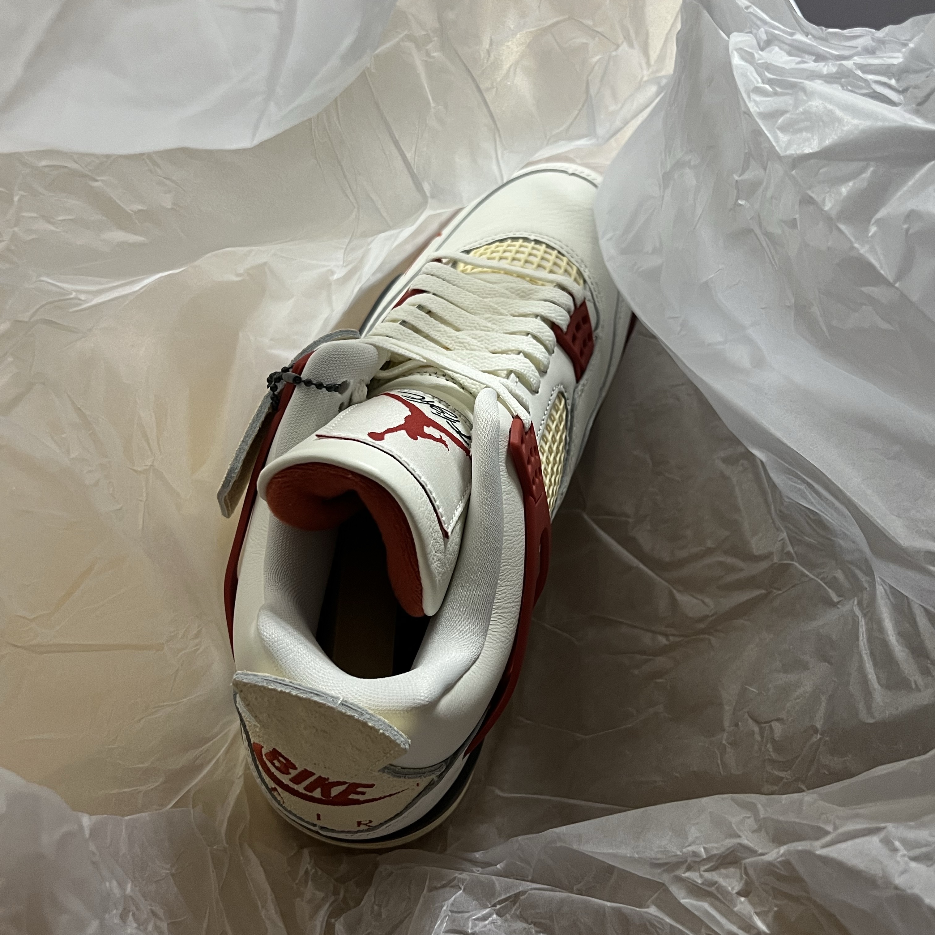 Jordan 4 x Nigel Sylvester Retro OG Brick After Brick 착용 스타일 - 3