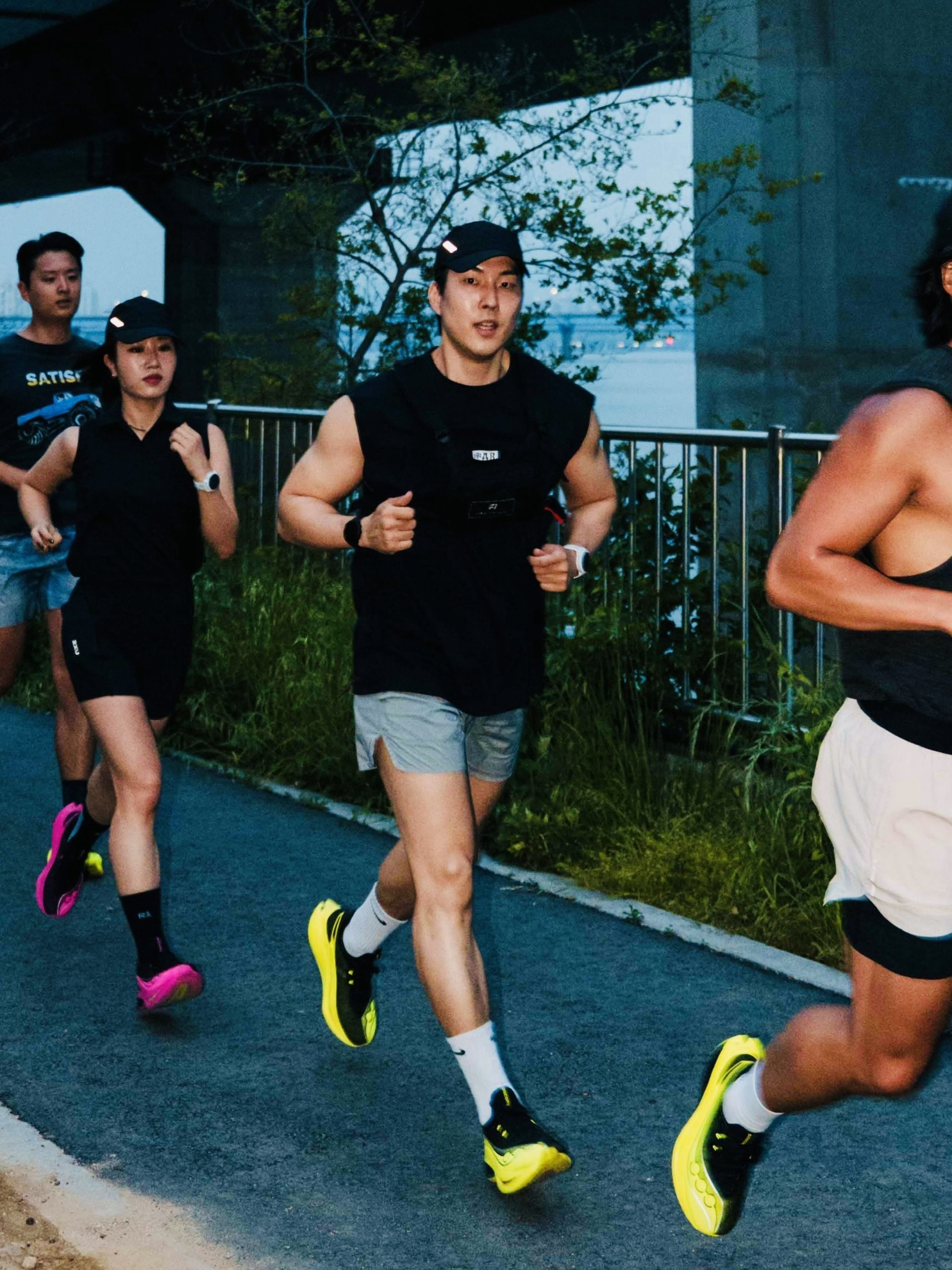 Saucony Endorphin Pro 5 Citron Black, Soar Running Run Cap Black 착용 스타일