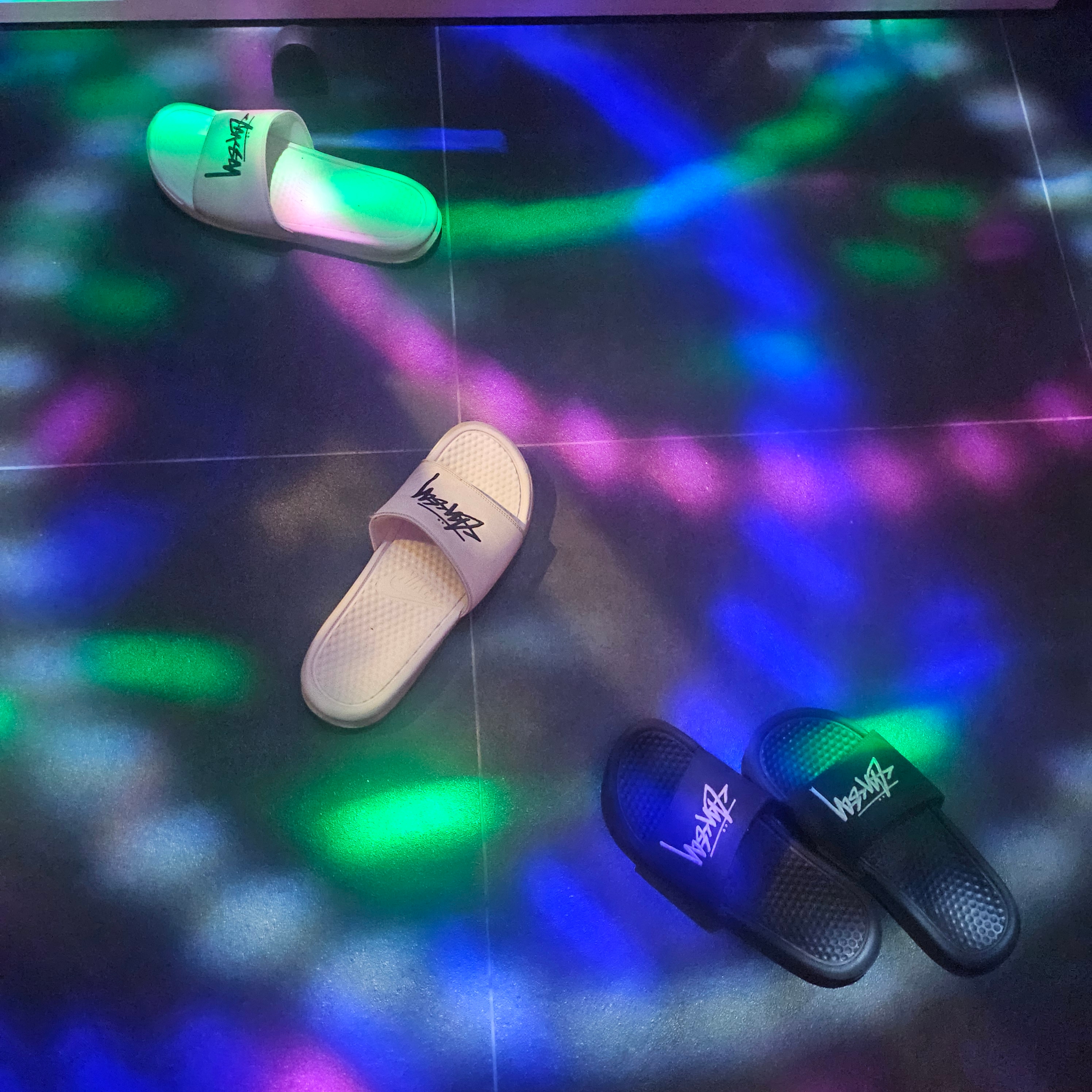 Nike x Stussy Benassi Slide Sail, Nike x Stussy Benassi Slide Off Noir 착용 스타일