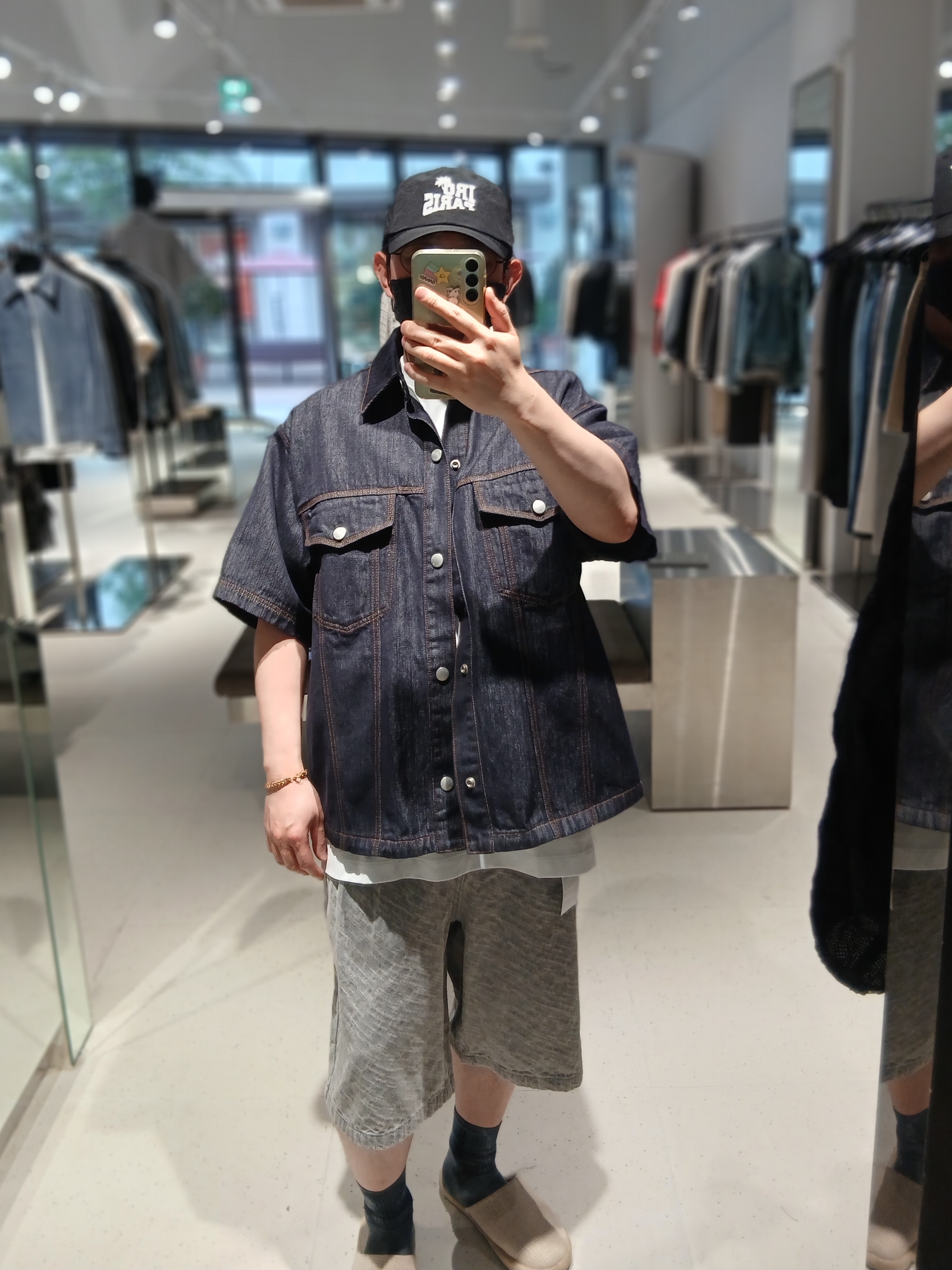 Iro Caliopal Two-Pintuck Light Denim Short Pants Gray, Iro Palmtree Nylon Ball Cap Navy 착용 스타일 - 1