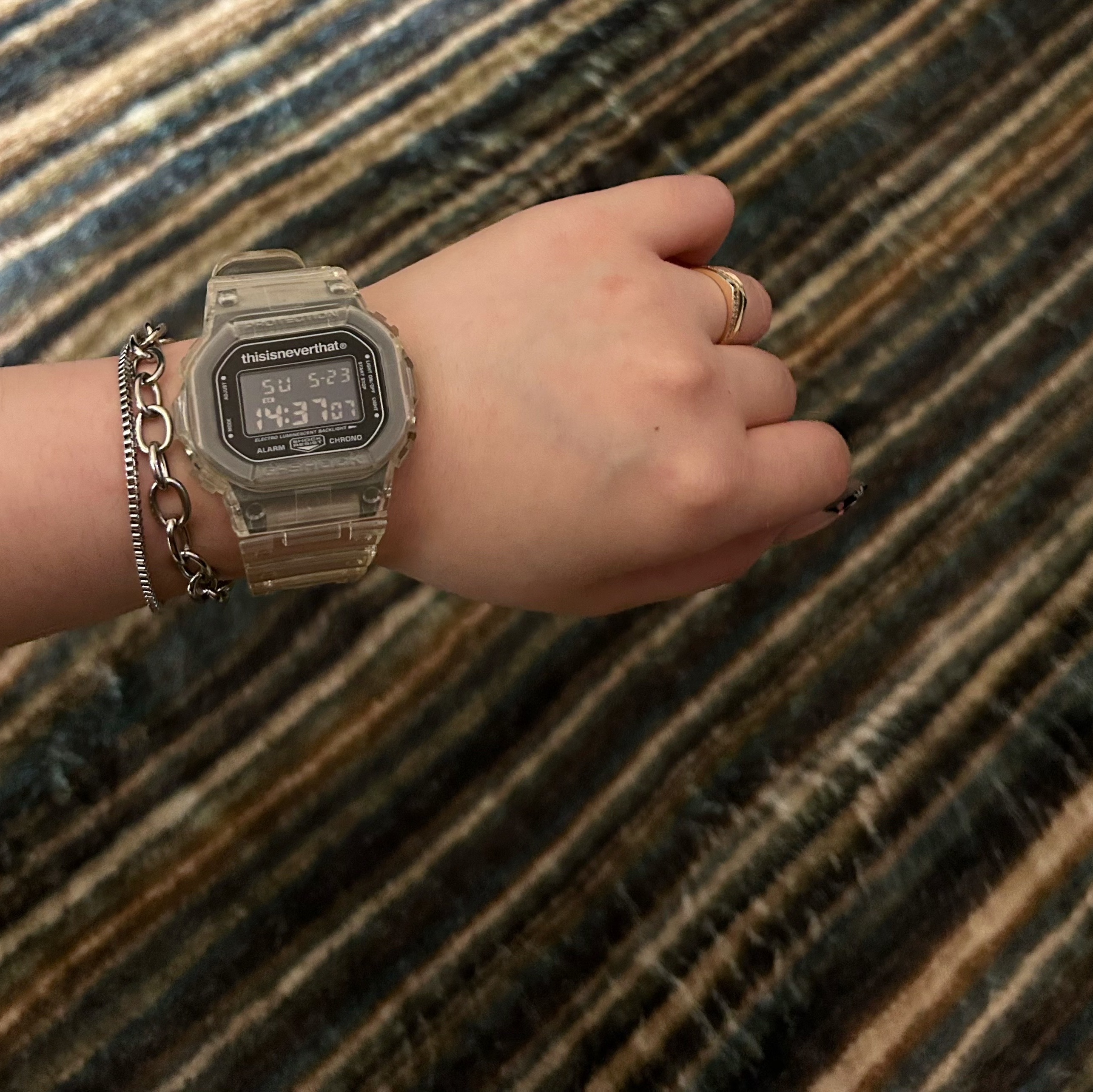 Casio G-Shock x Thisisneverthat DW-5600TINT23-7DF Skeleton 착용 스타일