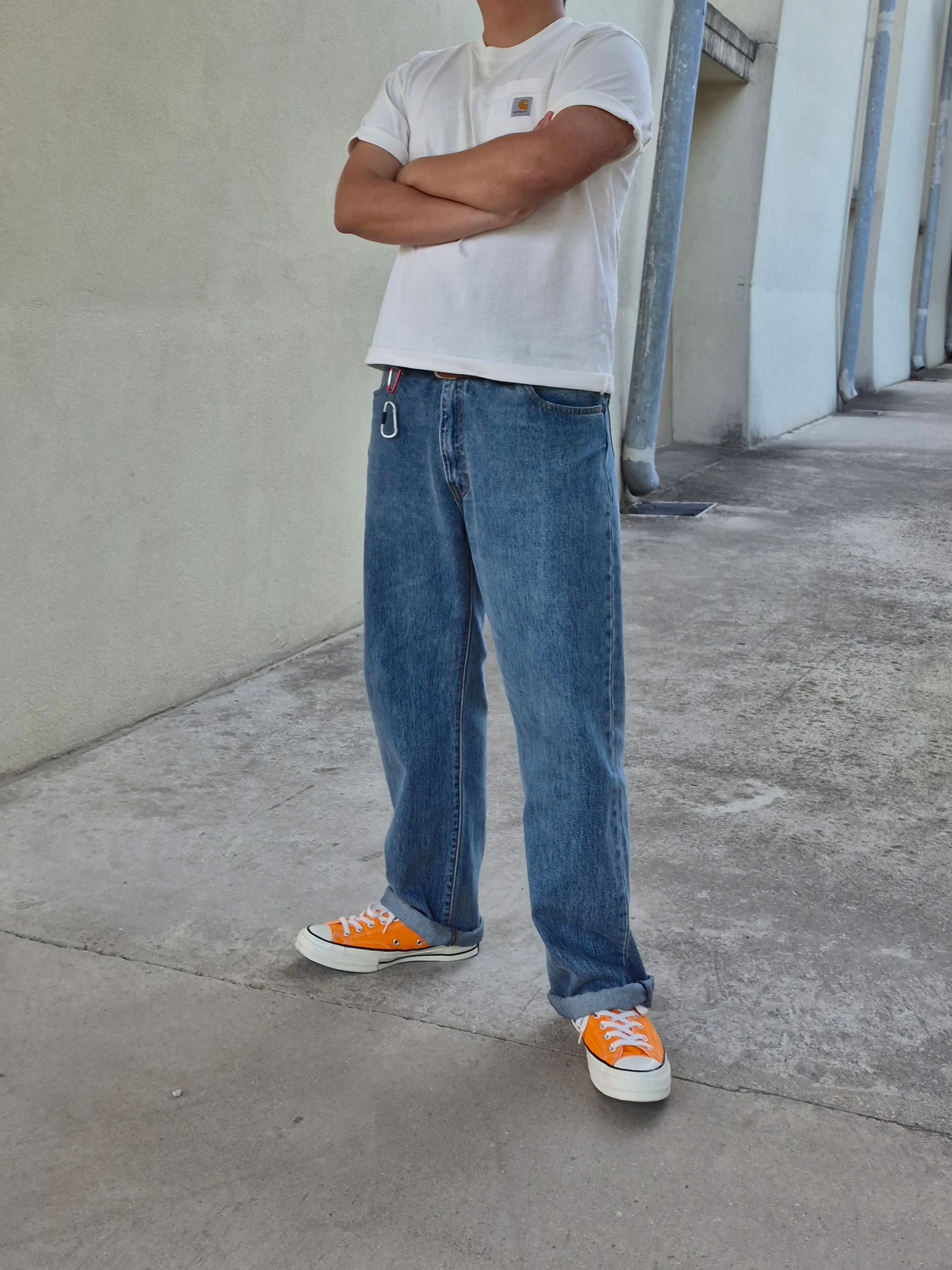 Converse Chuck 70 Ox Vintage Canvas Orange Rind, Carhartt Loose Fit Heavyweight Regular Short Sleeve Pocket T-Shirt White 착용 스타일 - 3