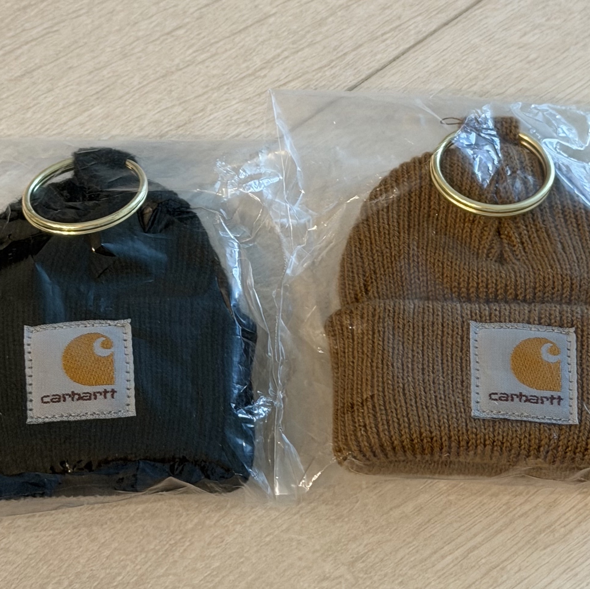 Carhartt WIP Mini Watch Hat Keychain Black, Carhartt WIP Mini Watch Hat Keychain Hamilton Brown 착용 스타일 - 1