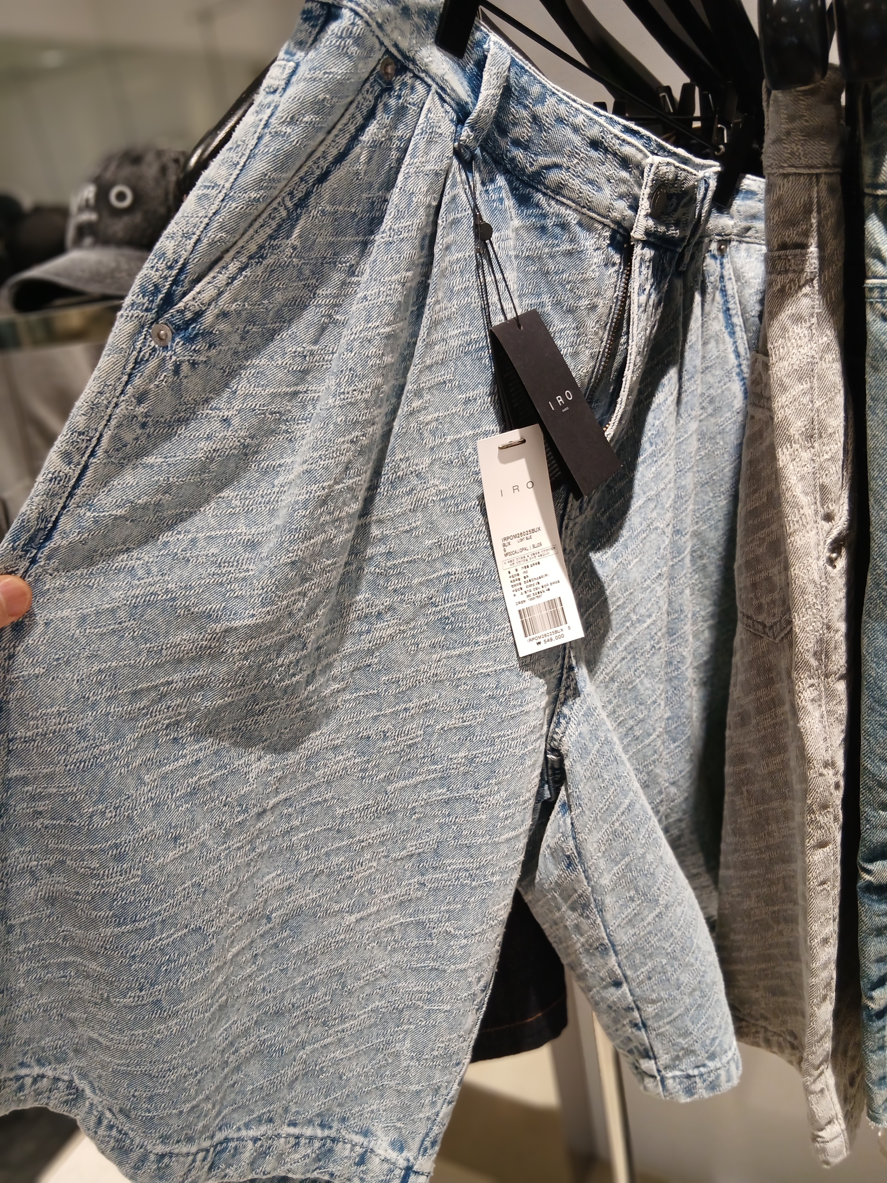 Iro Caliopal Two-Pintuck Light Denim Short Pants Blue, Iro Palmtree Nylon Ball Cap Navy 착용 스타일 - 10