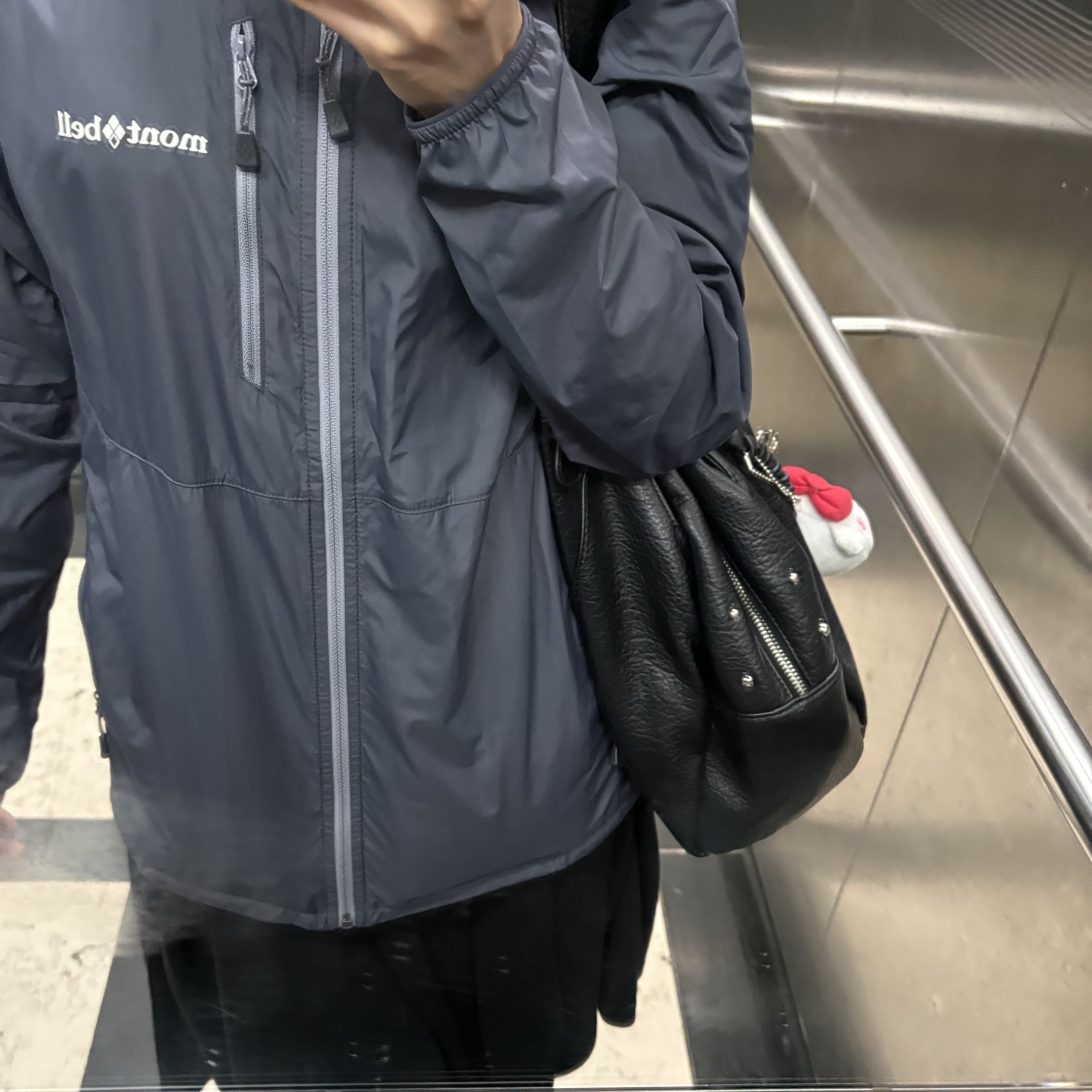 (W) Montbell Wind Blast Hooded Jacket Dark Gray 착용 스타일 - 2