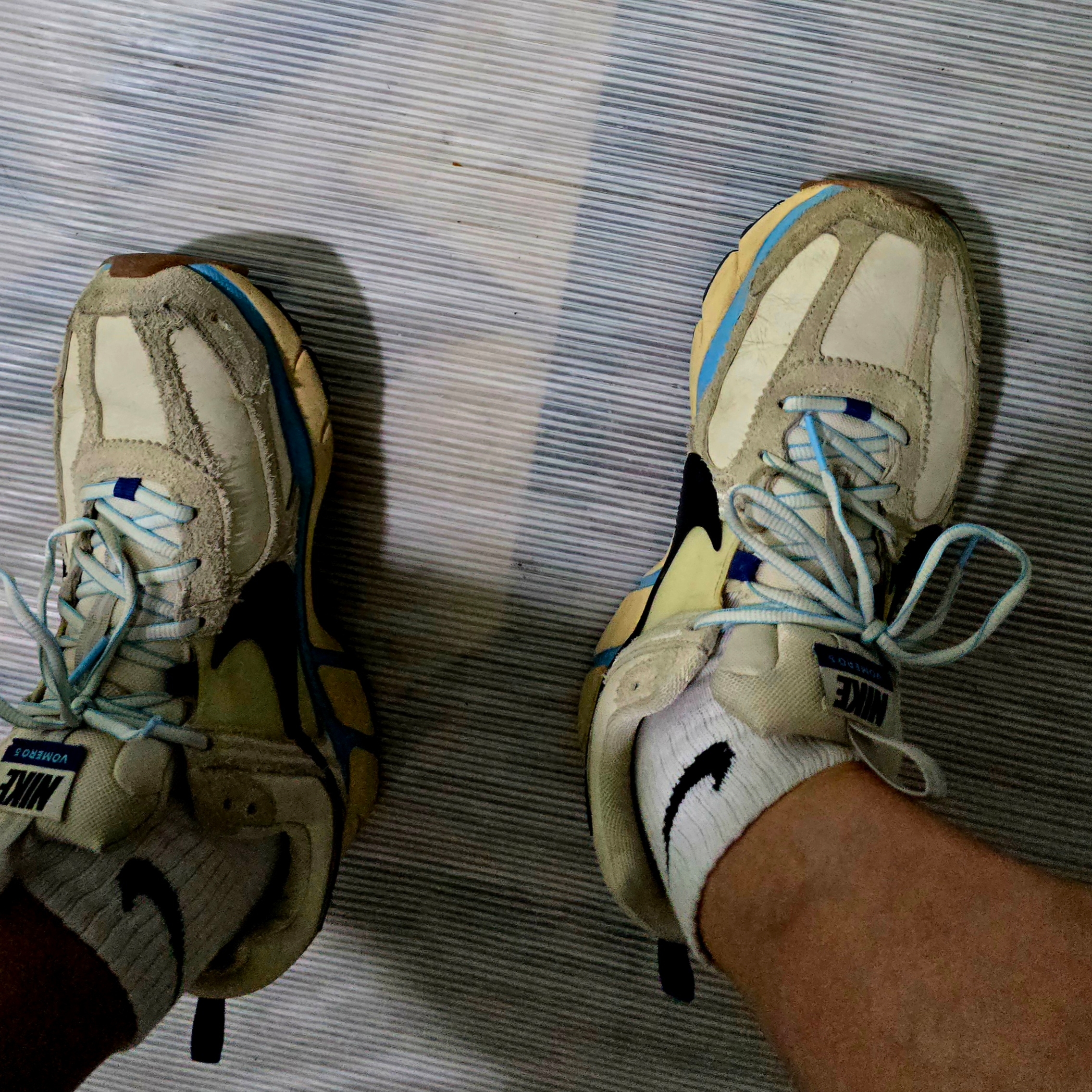 (W) Nike Zoom Vomero 5 PRM Designed by Japan 착용 스타일