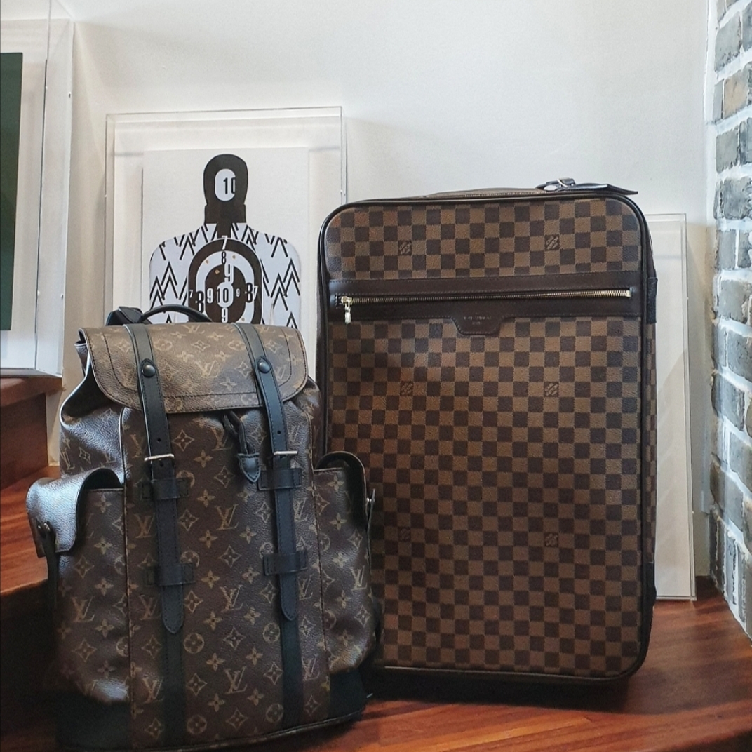 Rimowa Essential Trunk Plus Polycarbonate Suitcase Ballerina Pink, Rimowa Essential Cabin Polycarbonate Suitcase Terracotta Red 착용 스타일 - 2