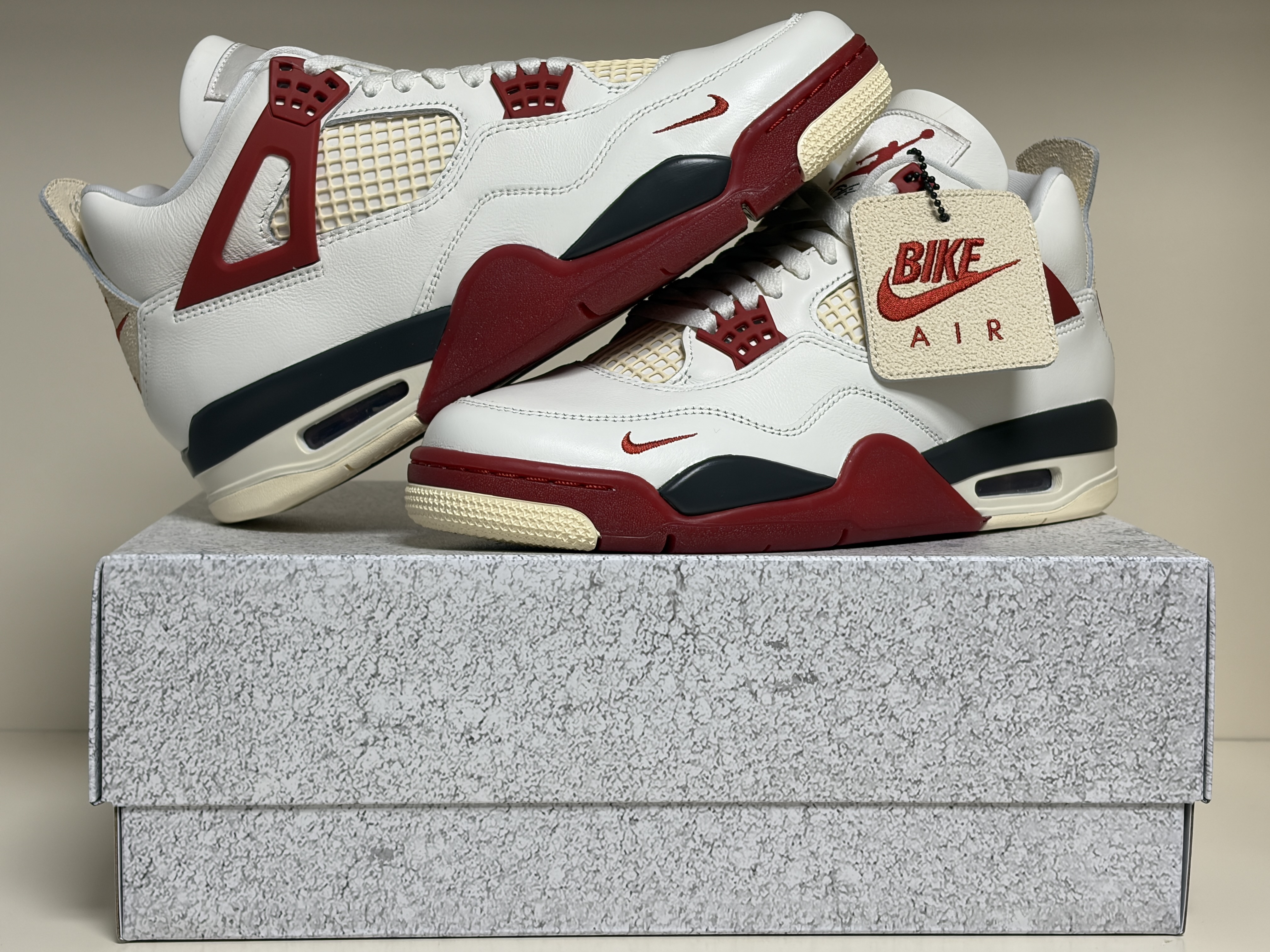 Jordan 4 x Nigel Sylvester Retro OG Brick After Brick 착용 스타일 - 3