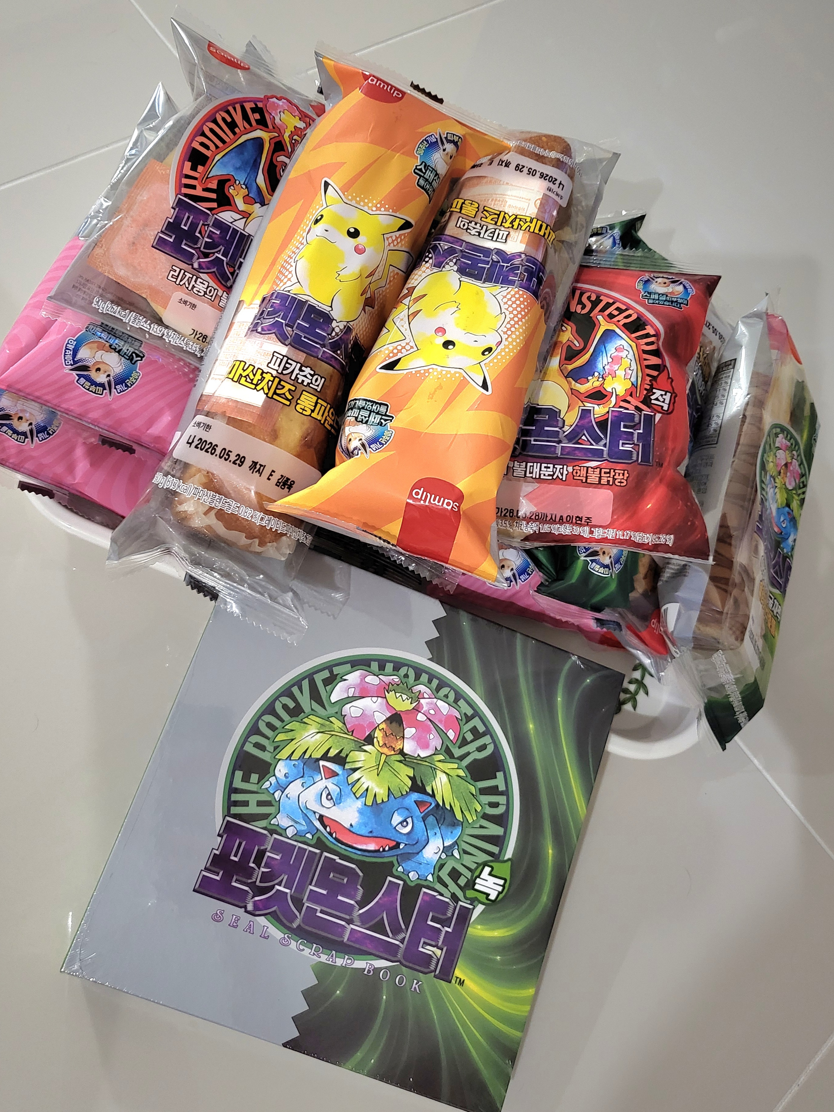 [ScrapBook Event] Samlip Pokémon 30th Anniversary Sticker Bread Variety Pack (5 Types, 12 Packs) 착용 스타일 - 1