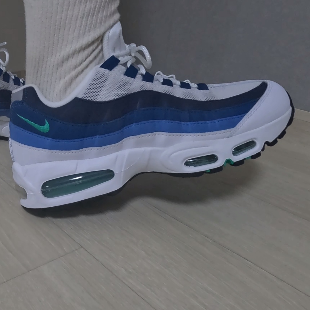 Nike Air Max 95 Big Bubble White Emerald Green 착용 스타일