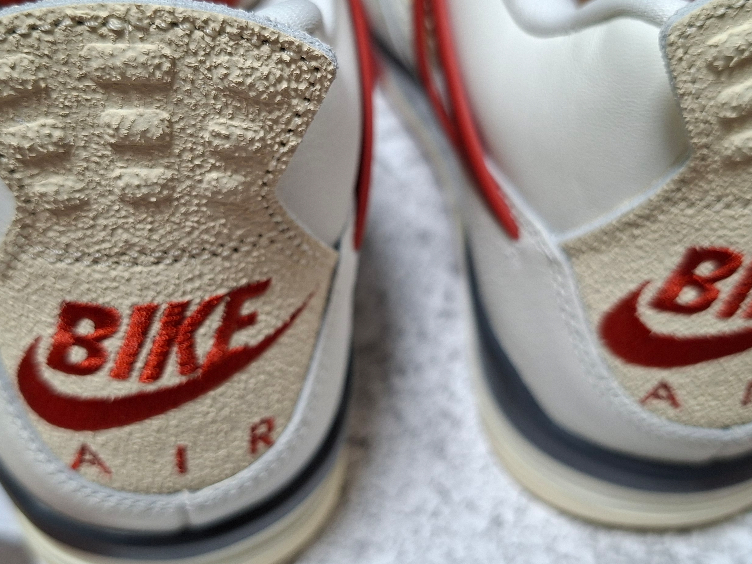 Jordan 4 x Nigel Sylvester Retro OG Brick After Brick 착용 스타일 - 3