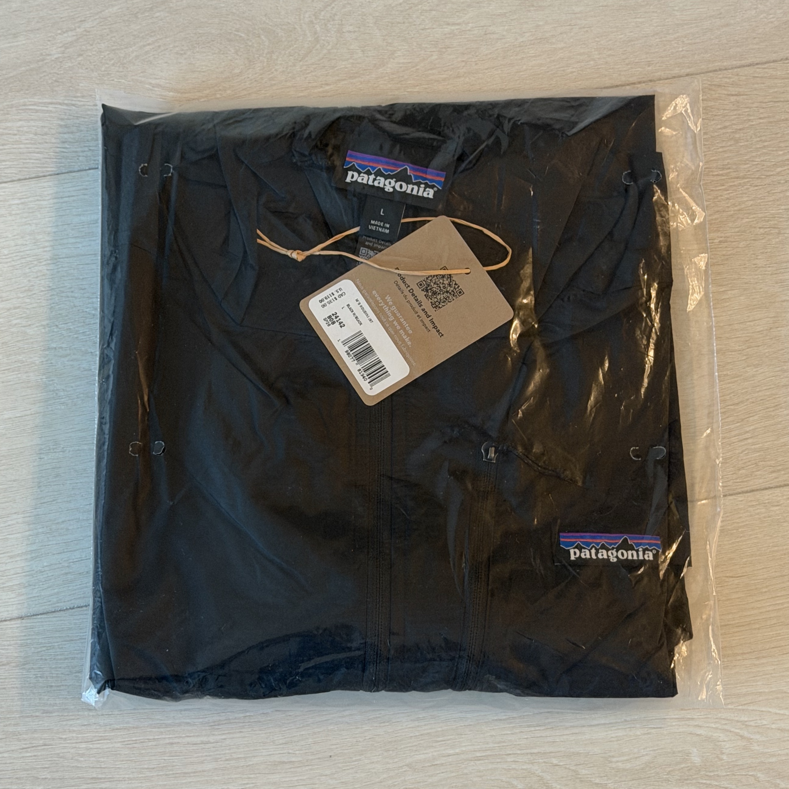 Patagonia Houdini Jacket Black/Black 착용 스타일