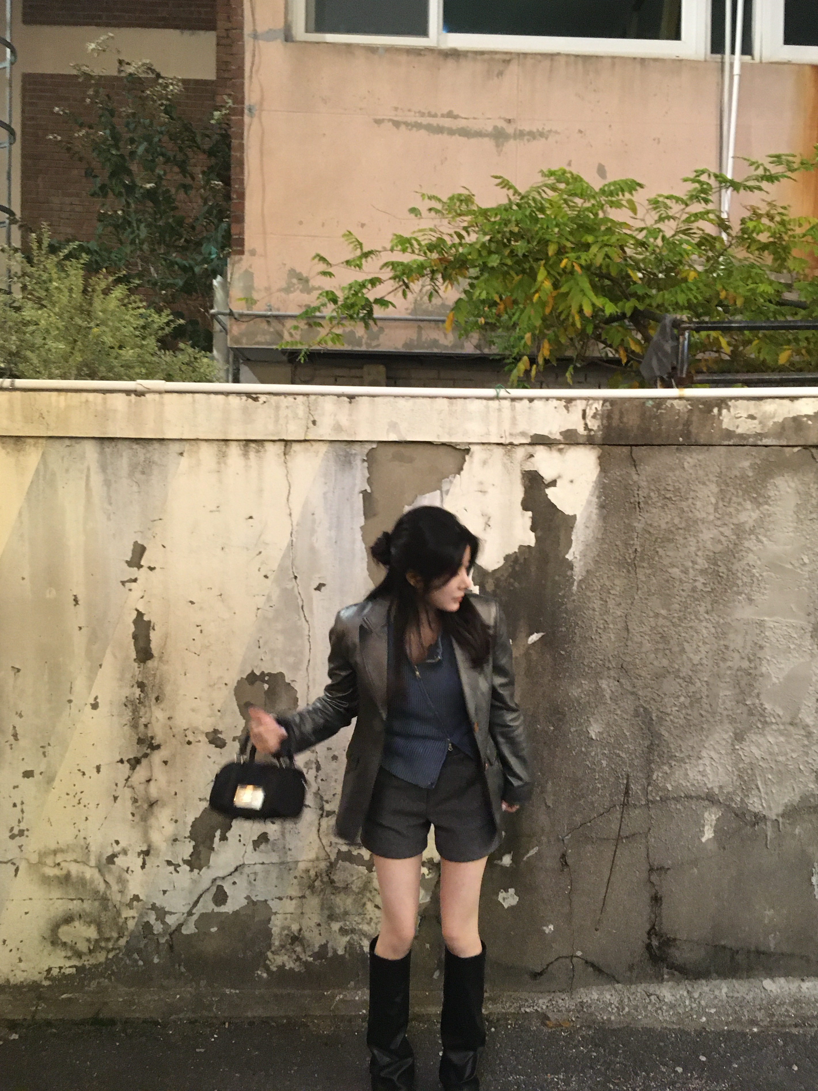 Matin Kim Baby Sporty Tote Bag Black 착용 스타일 - 2