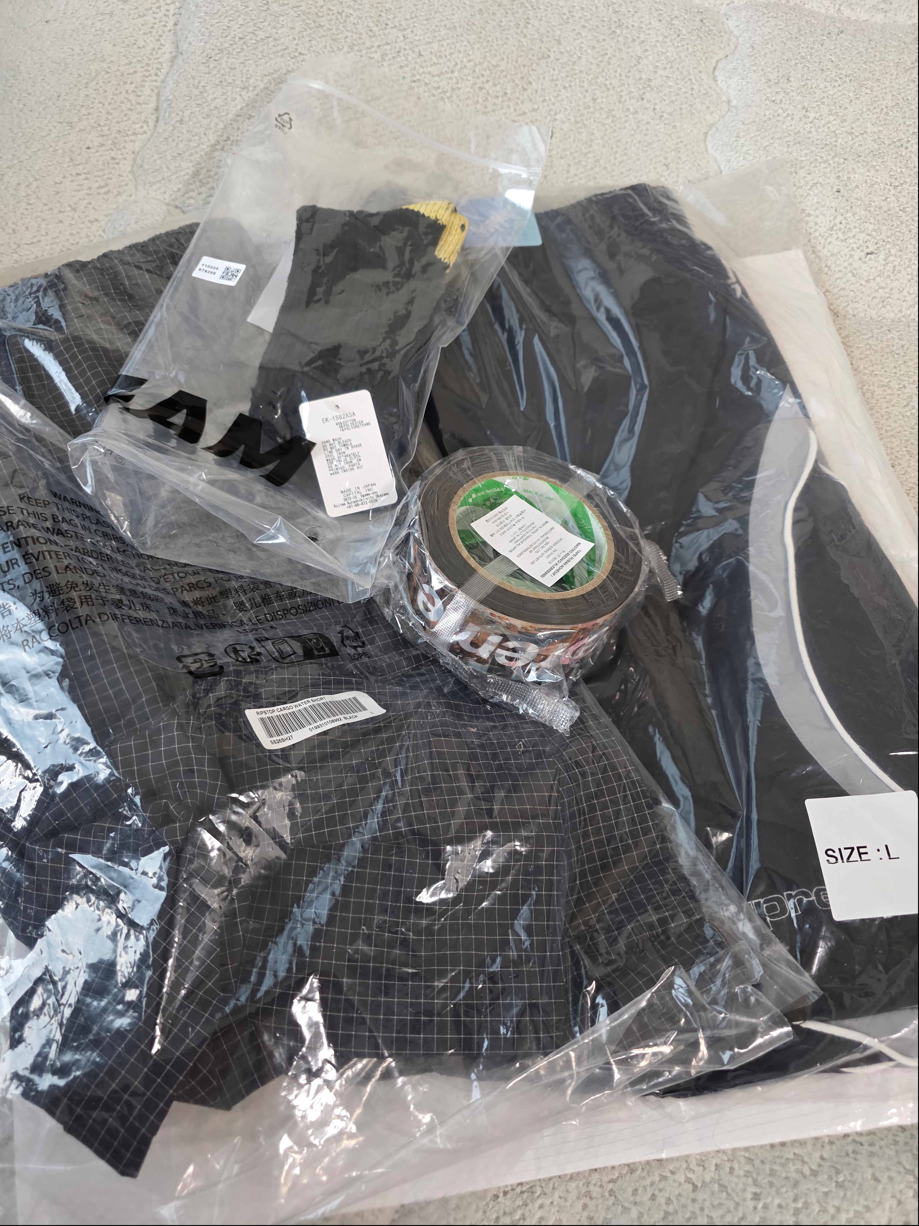 Stussy Beach Shell Transparent Ripstop Black, Gentle Monster x Maison Margiela MM210 Black Brown 착용 스타일 - 3