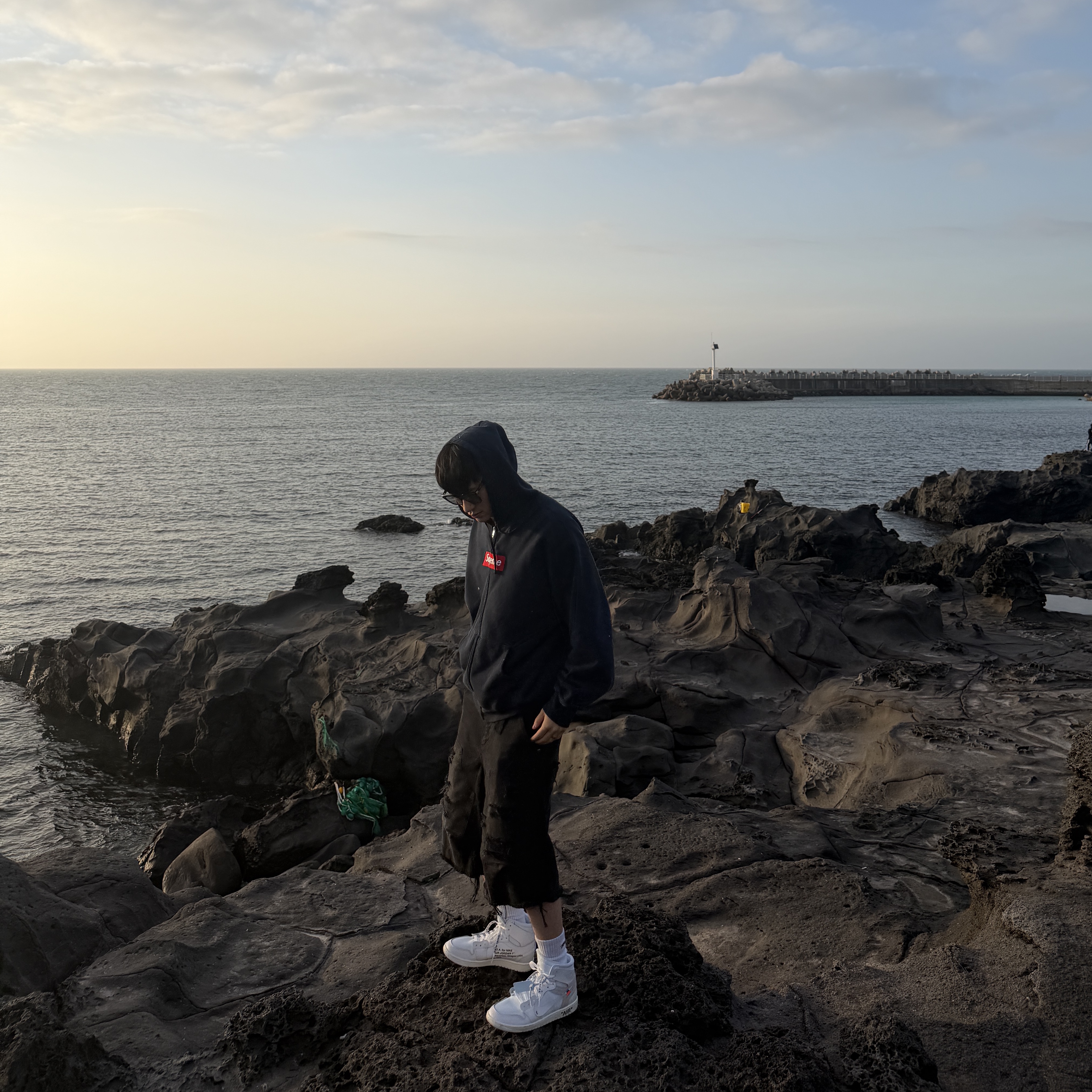 Supreme x MM6 Maison Margiela Box Logo Zip Up Hooded Sweatshirt Navy - 26SS, ETCE Belted Double Knee Shorts Black 착용 스타일