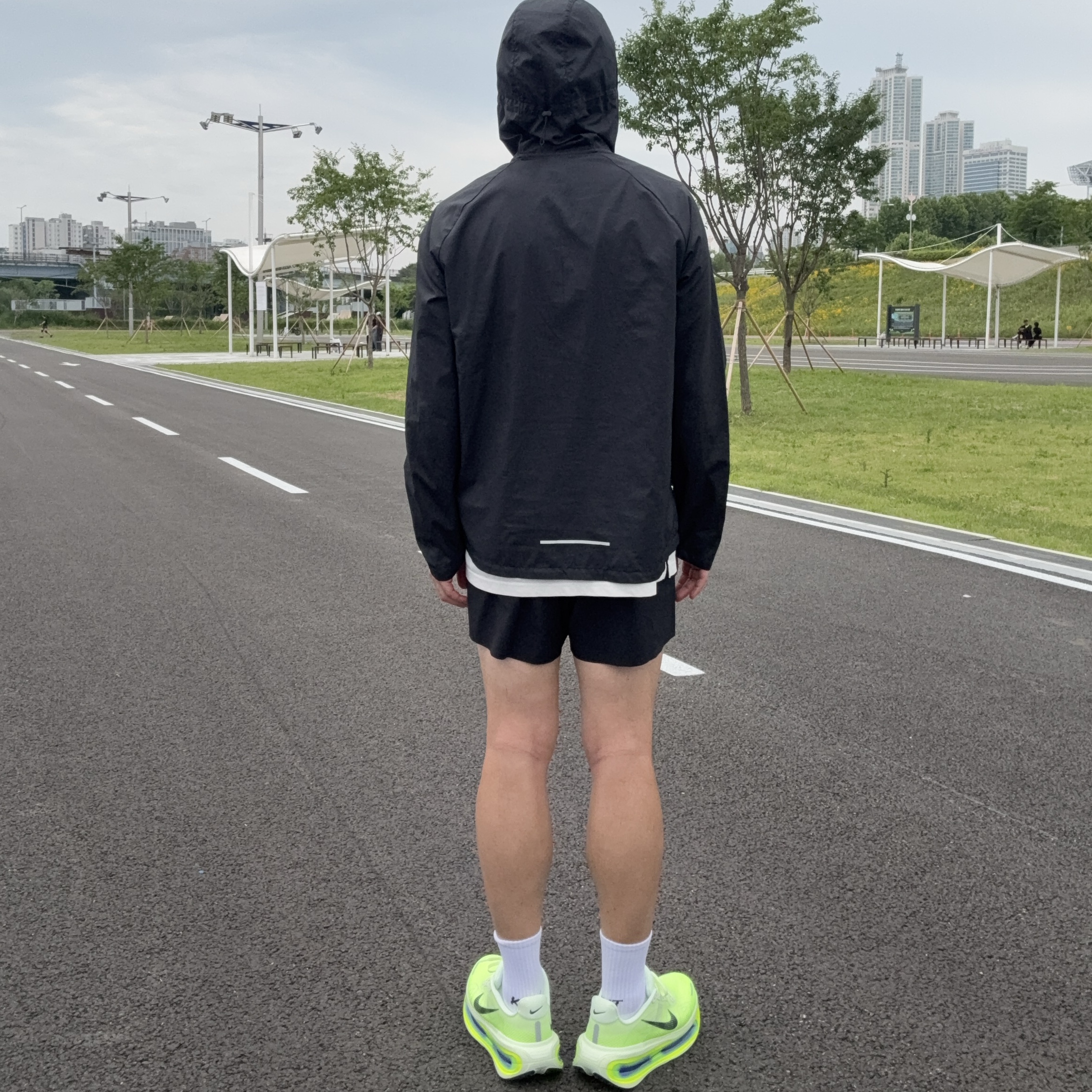 Nike Vomero Premium Volt Tint Sapphire, Nike Aeroswift Dri-Fit ADV 4 Inch Brief Lined Running Short Black Summit White - Asia 착용 스타일 - 1