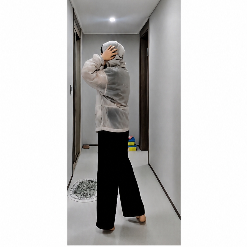 Matin Kim Back Logo Hoody Windbreaker In Light Grey 착용 스타일 - 1