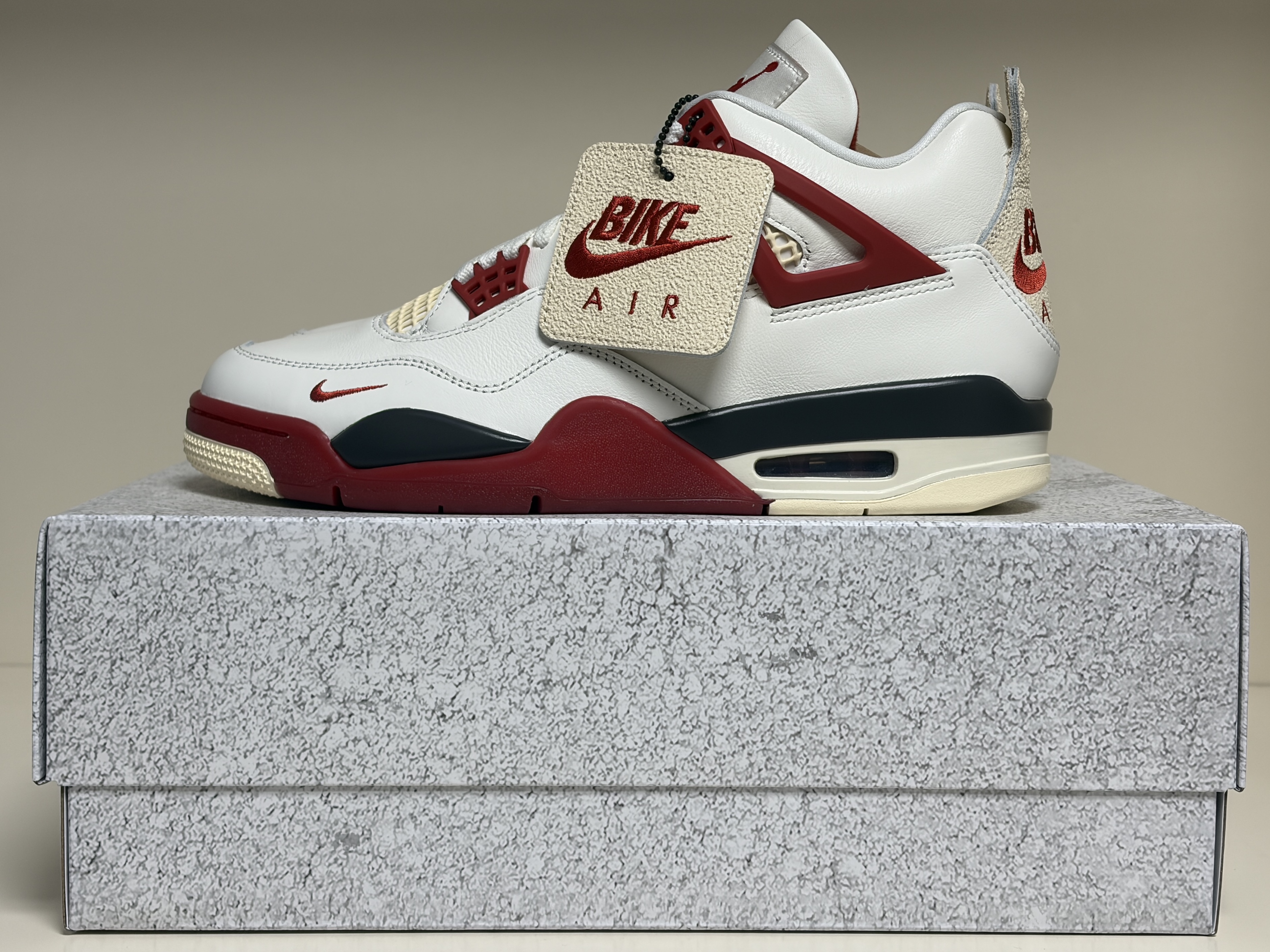 Jordan 4 x Nigel Sylvester Retro OG Brick After Brick 착용 스타일 - 2