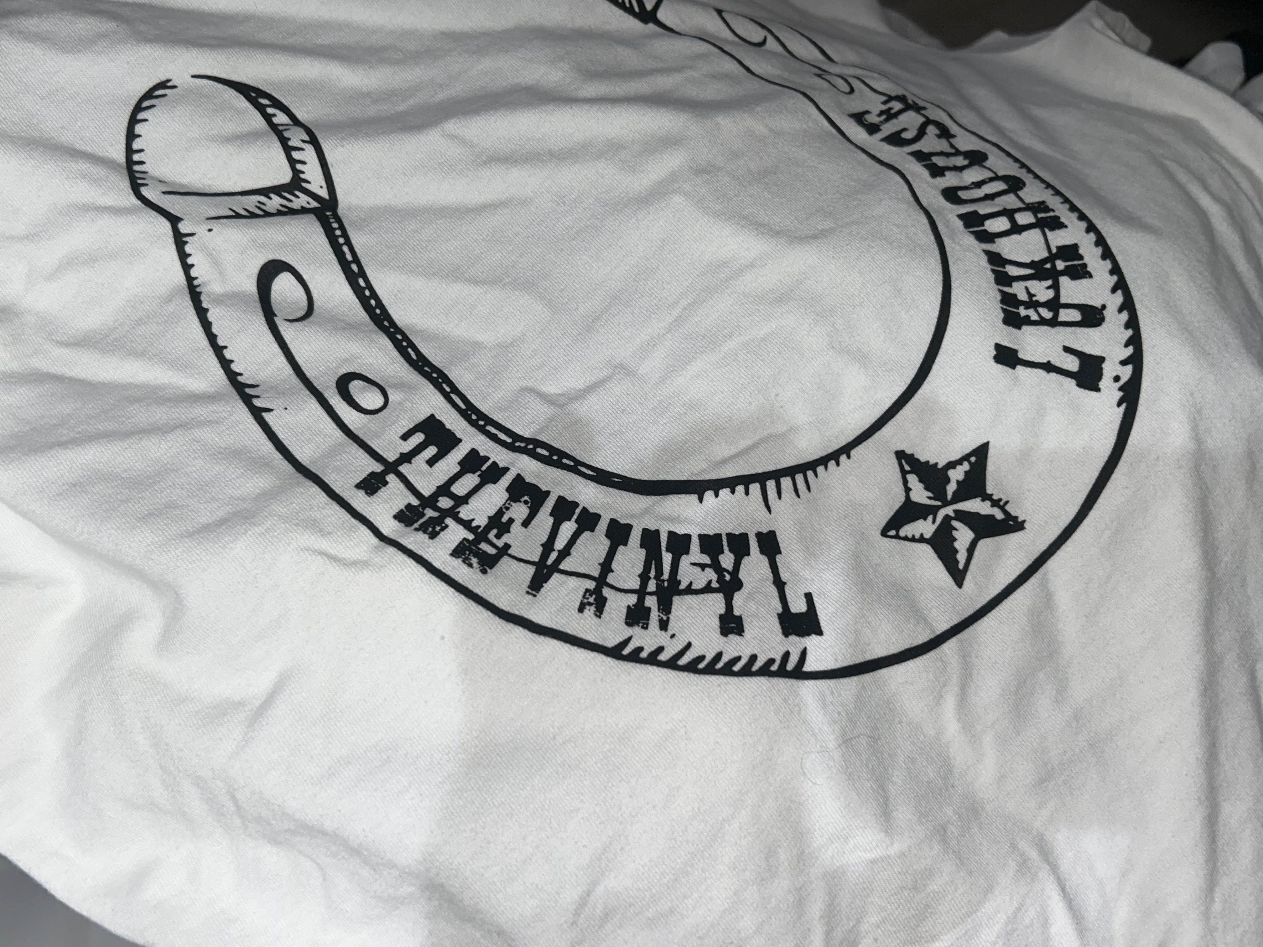 Thevinylhouse Lucky House Tee White 착용 스타일 - 6
