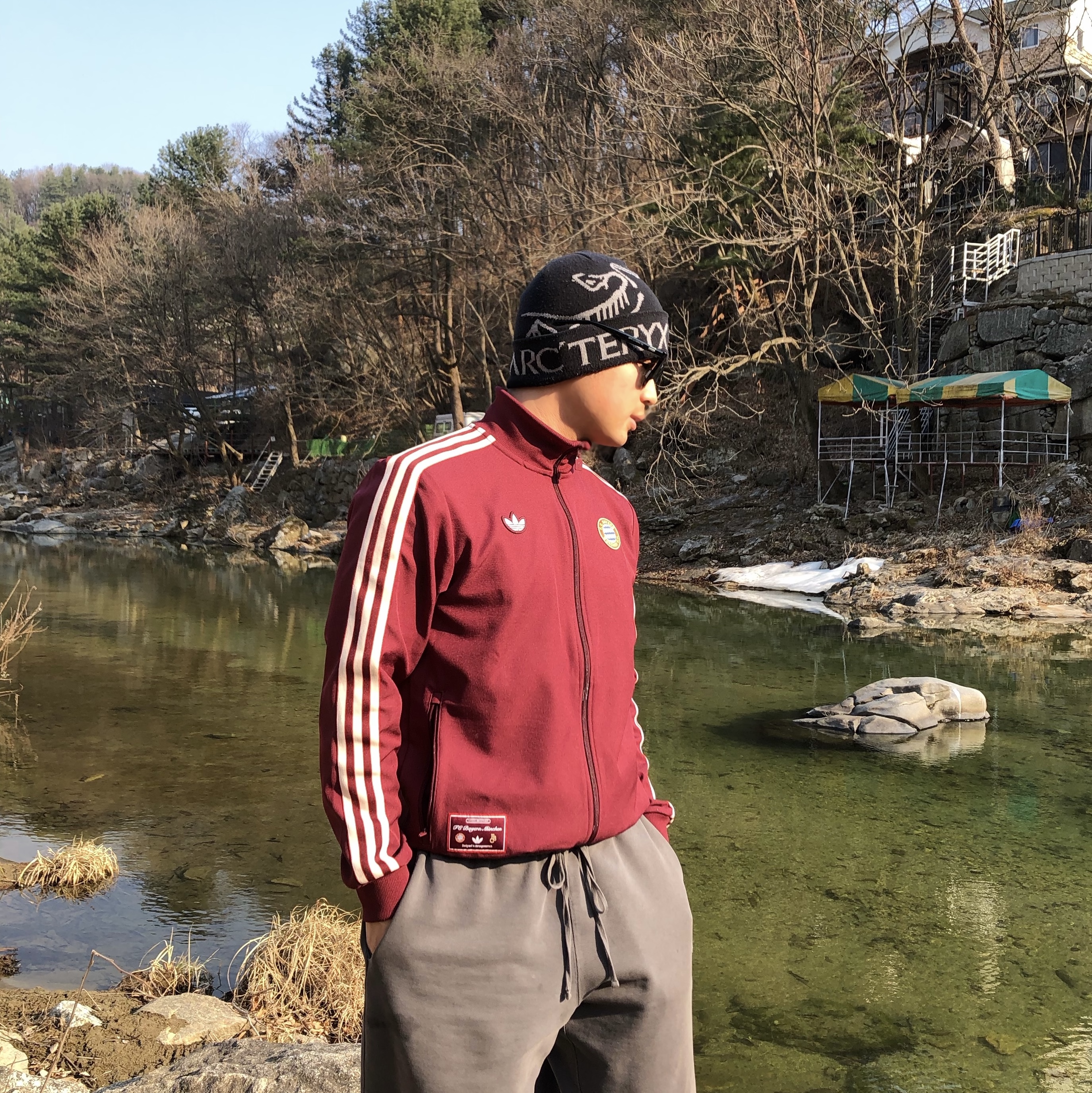 Adidas FC Bayern Terrace Icon Track Top Shadow Red - KR Sizing, Arc'teryx Bird Word Toque Black Void 착용 스타일