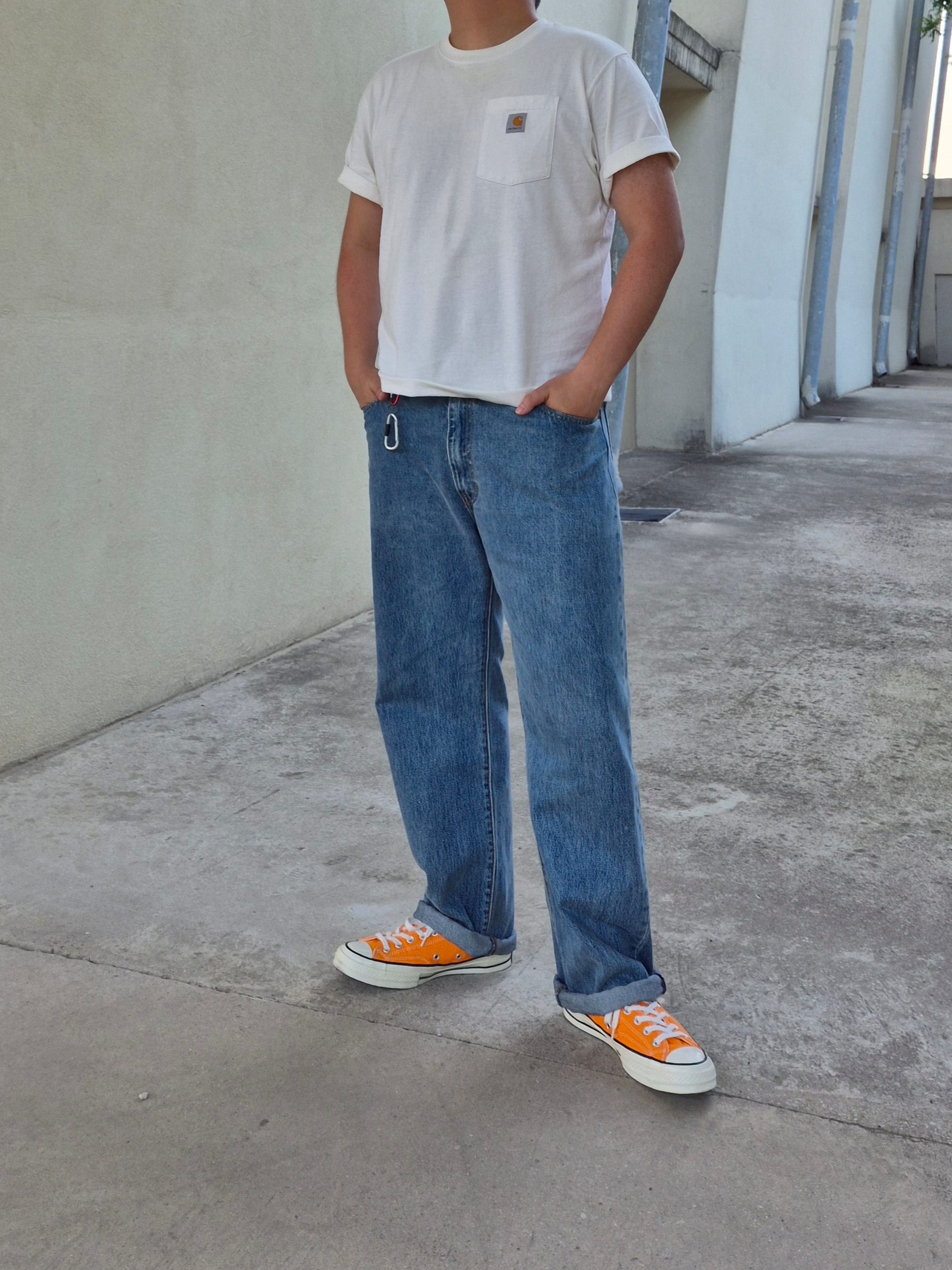 Converse Chuck 70 Ox Vintage Canvas Orange Rind, Carhartt Loose Fit Heavyweight Regular Short Sleeve Pocket T-Shirt White 착용 스타일 - 2
