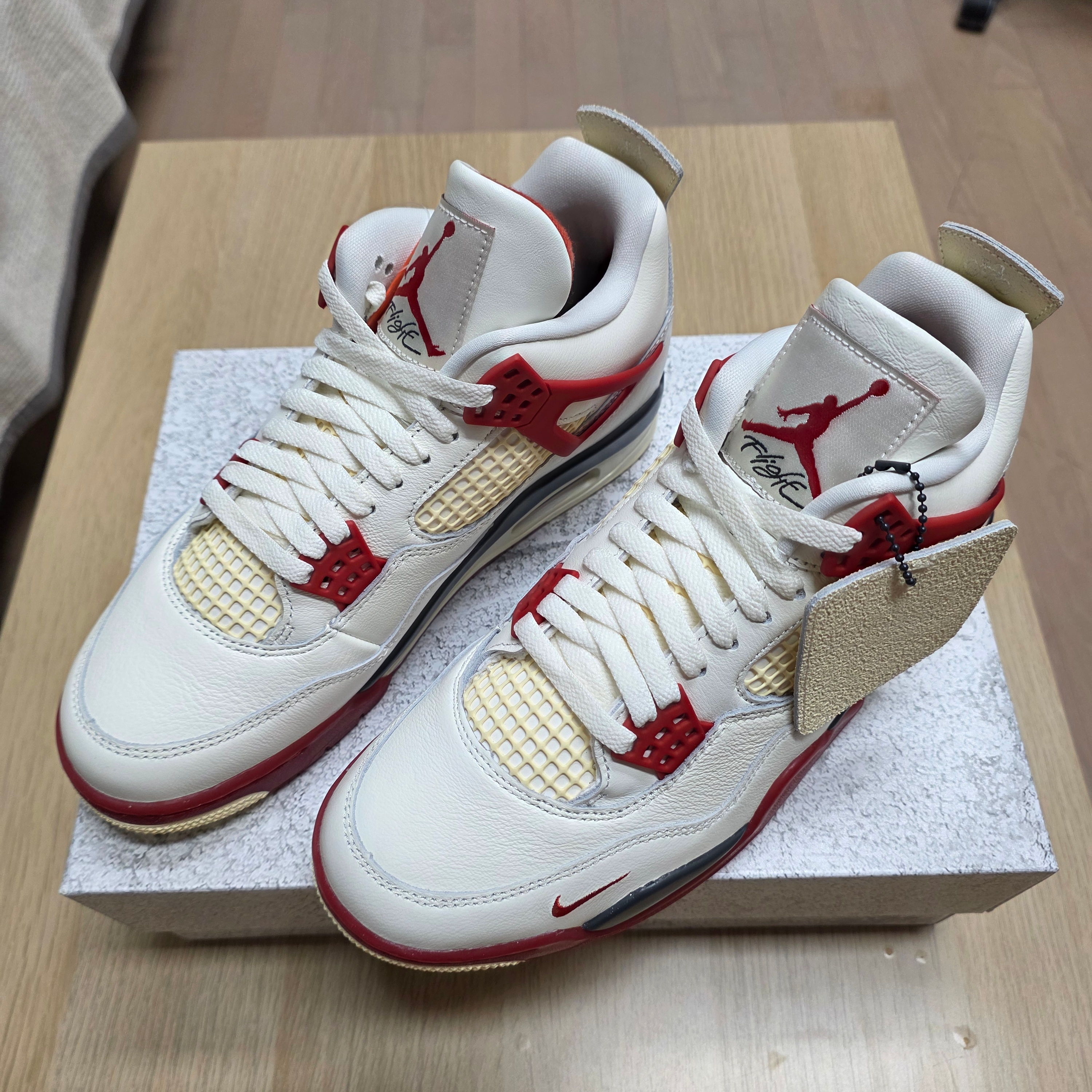 Jordan 4 x Nigel Sylvester Retro OG Brick After Brick 착용 스타일 - 1