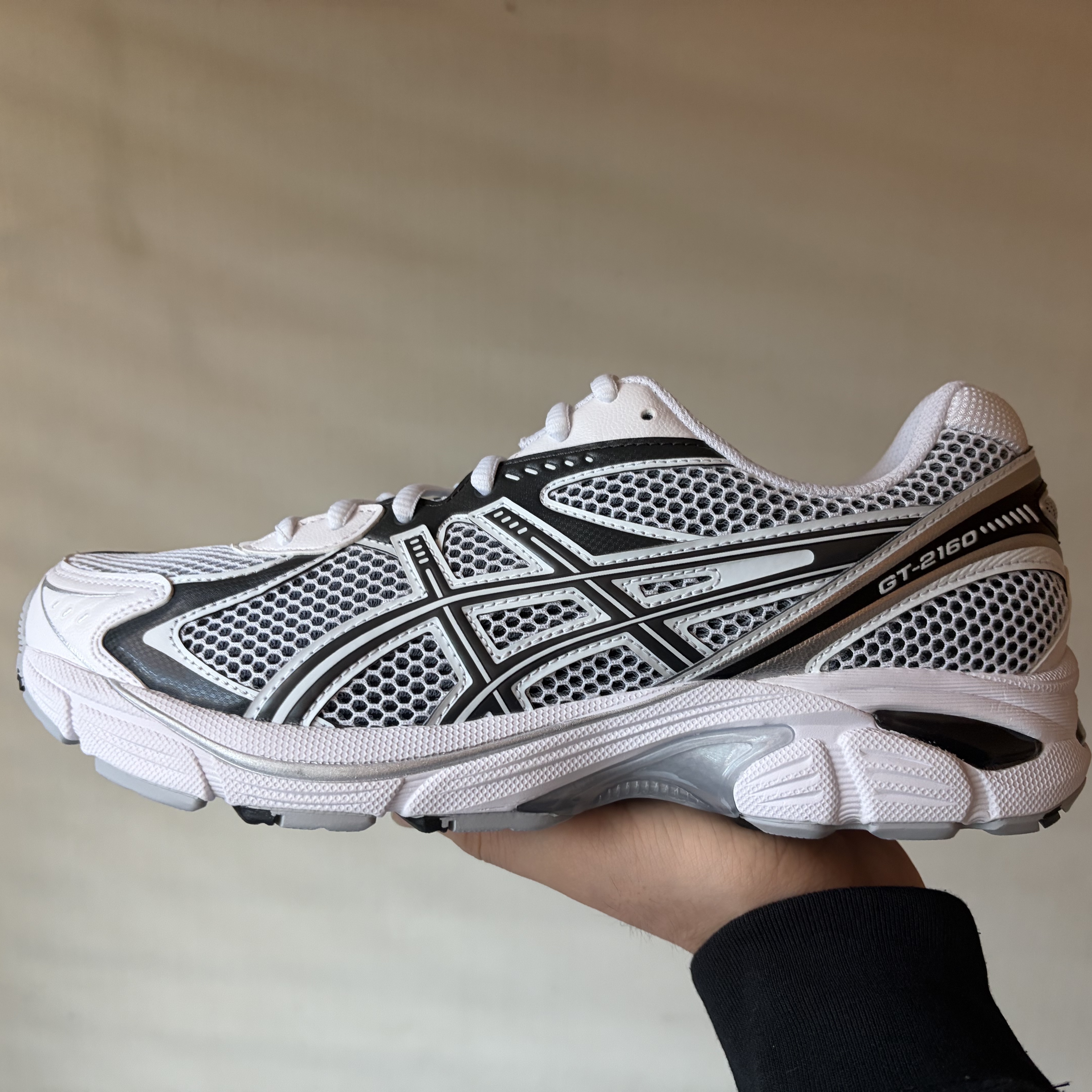 Asics GT-2160 White Graphite Grey 착용 스타일