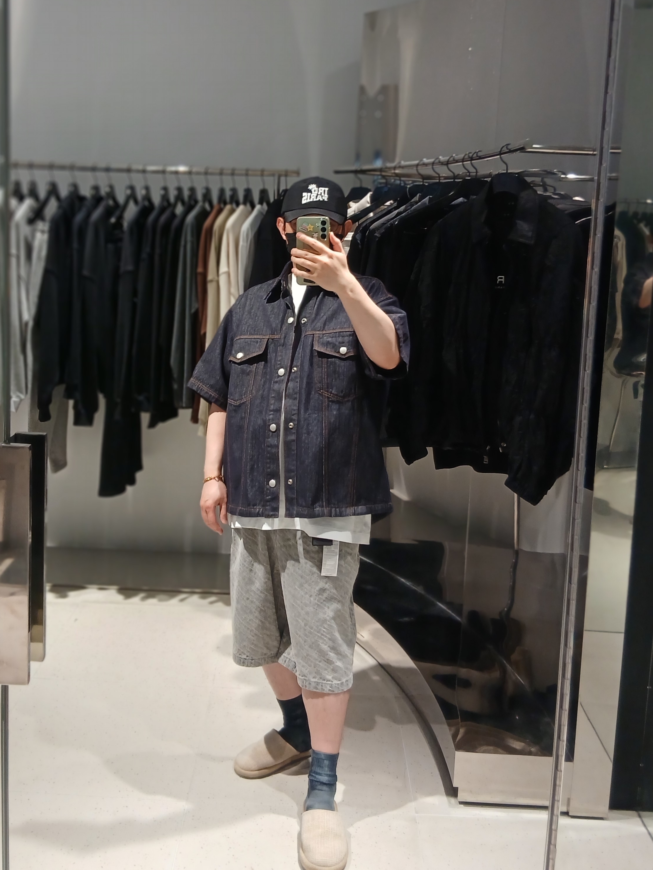 Iro Caliopal Two-Pintuck Light Denim Short Pants Gray, Iro Palmtree Nylon Ball Cap Navy 착용 스타일 - 5