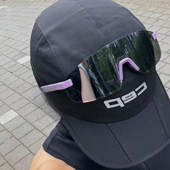 CEP Core Run Foldable Cap Black 착용 스타일