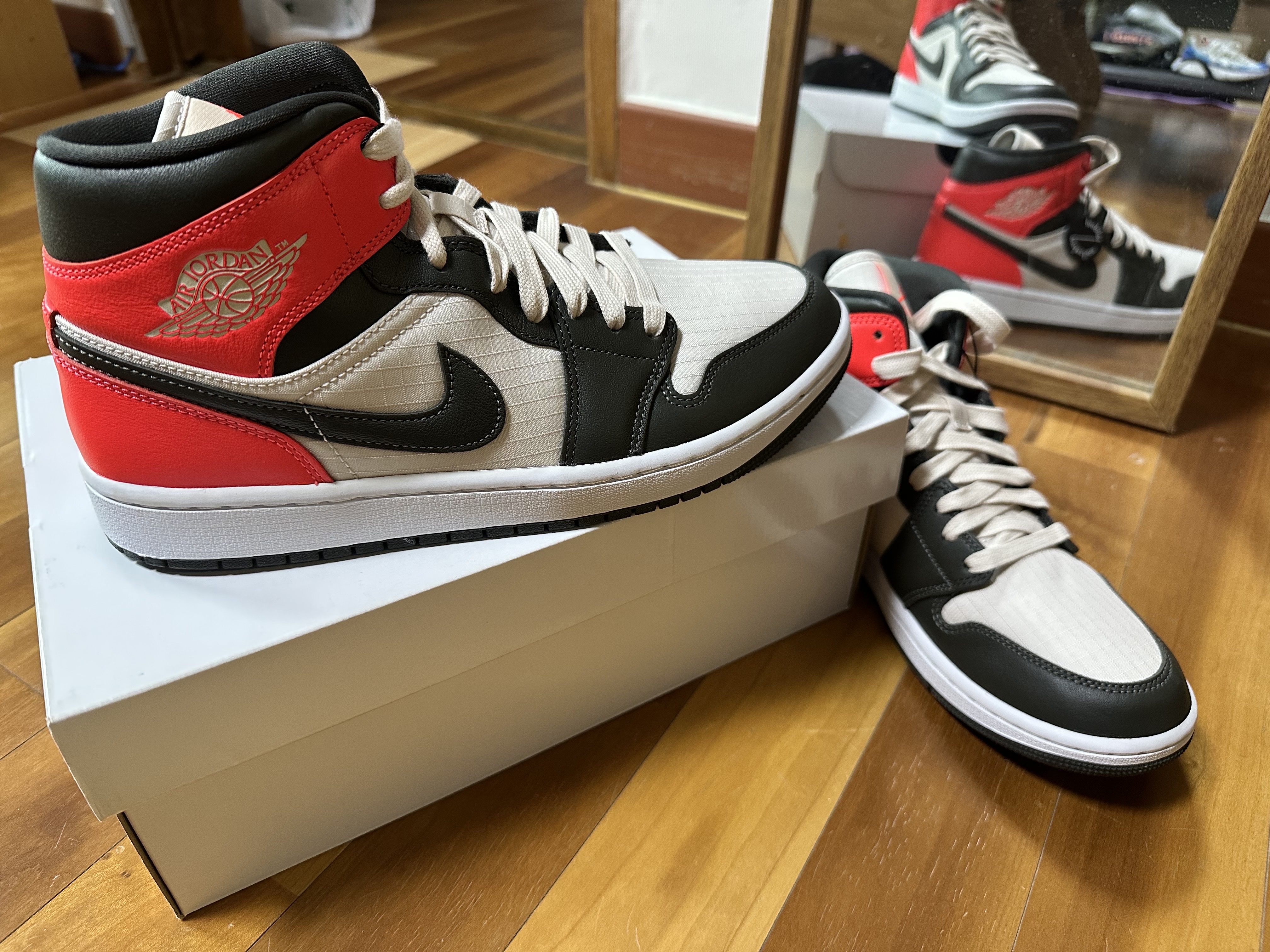 (W) Jordan 1 Mid SE Newsprint 착용 스타일