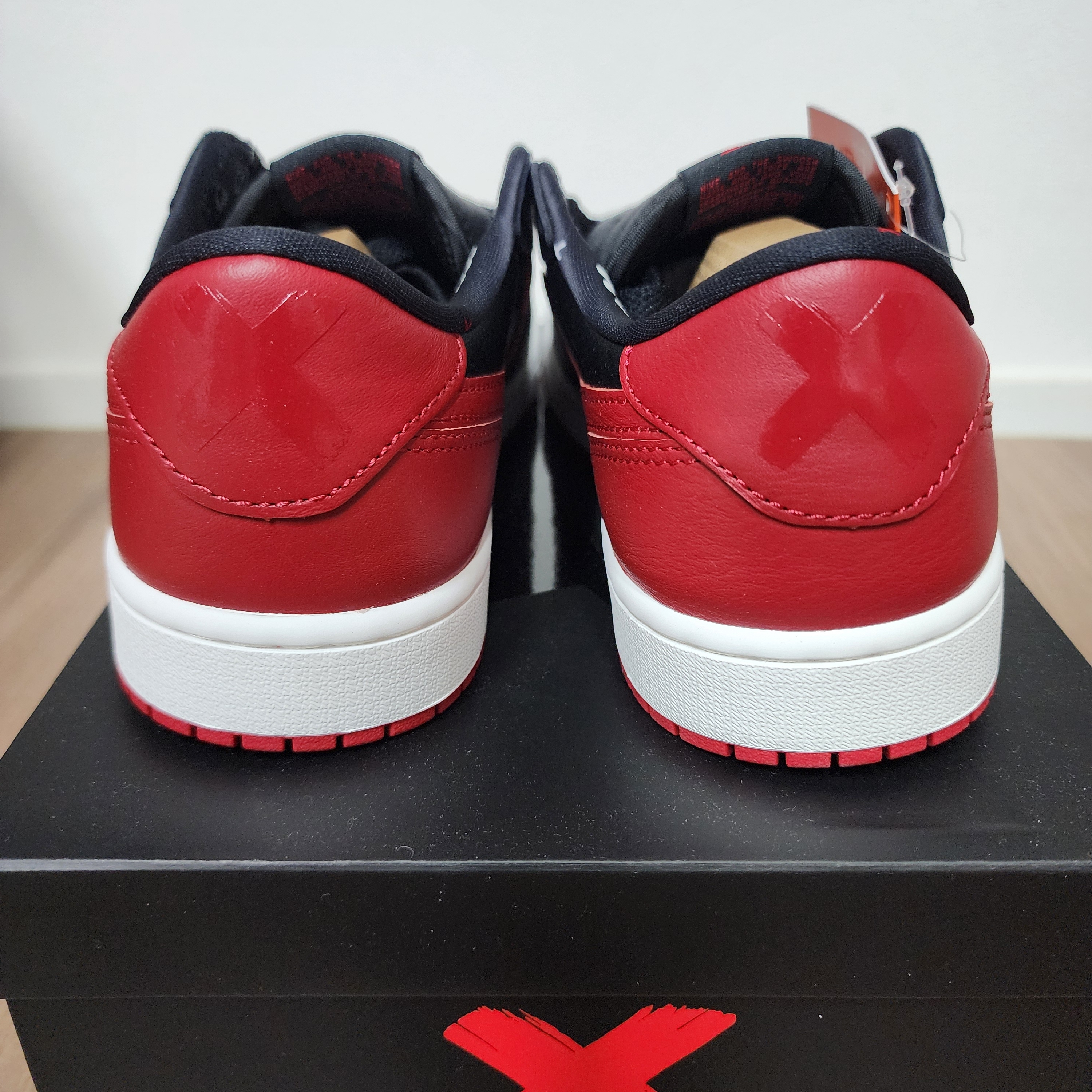 Jordan 1 Retro Low OG Banned 2026 착용 스타일 - 3