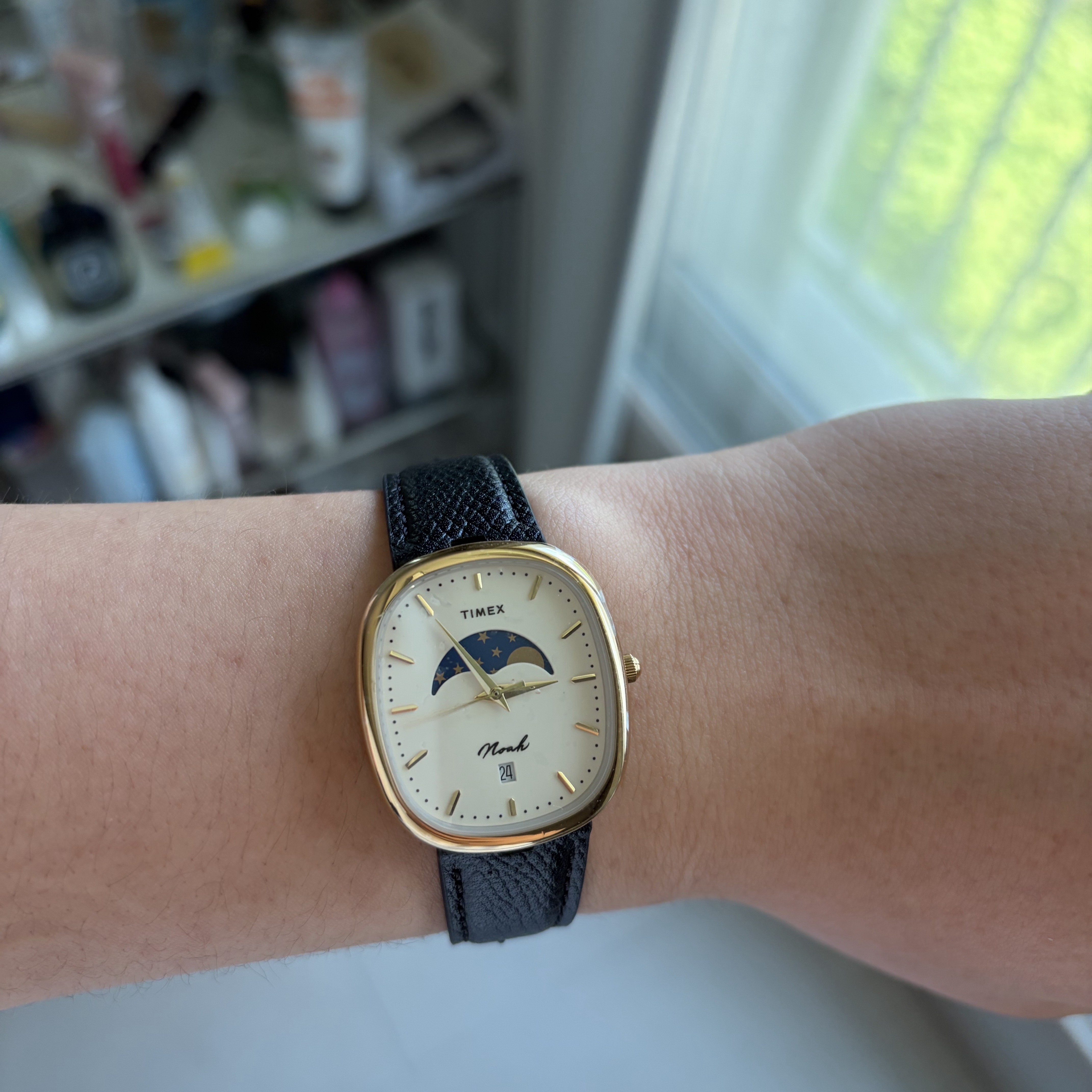 Timex x Noah Oval Moon Phase Watch Black Gold 착용 스타일
