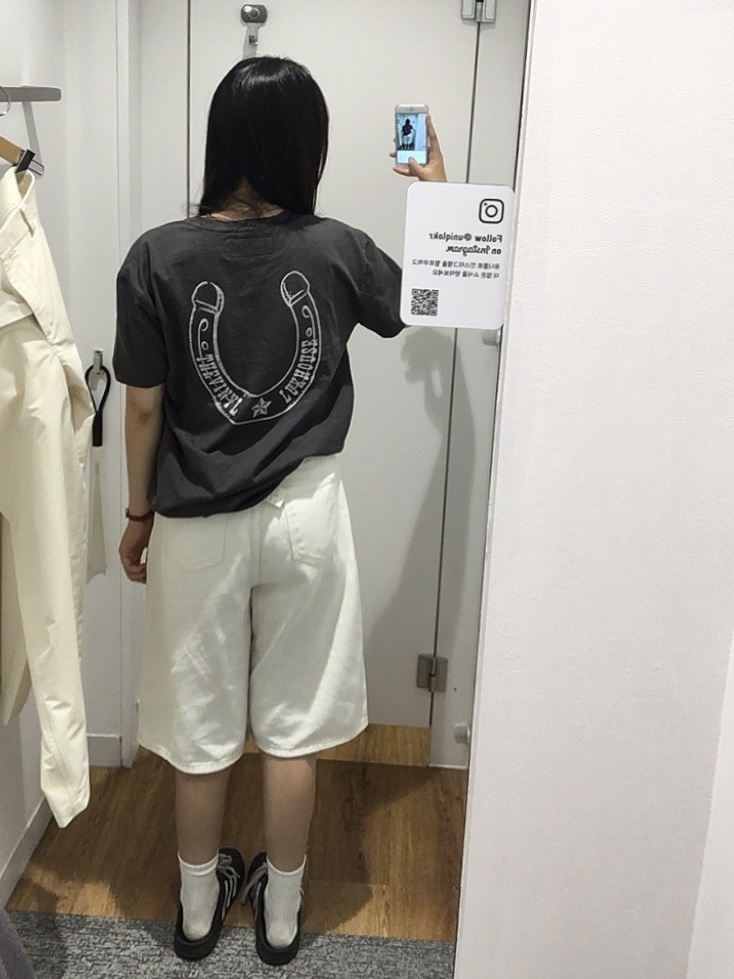 [KREAM 단독] Thevinylhouse Lucky House Tee Charcoal 착용 스타일 - 3