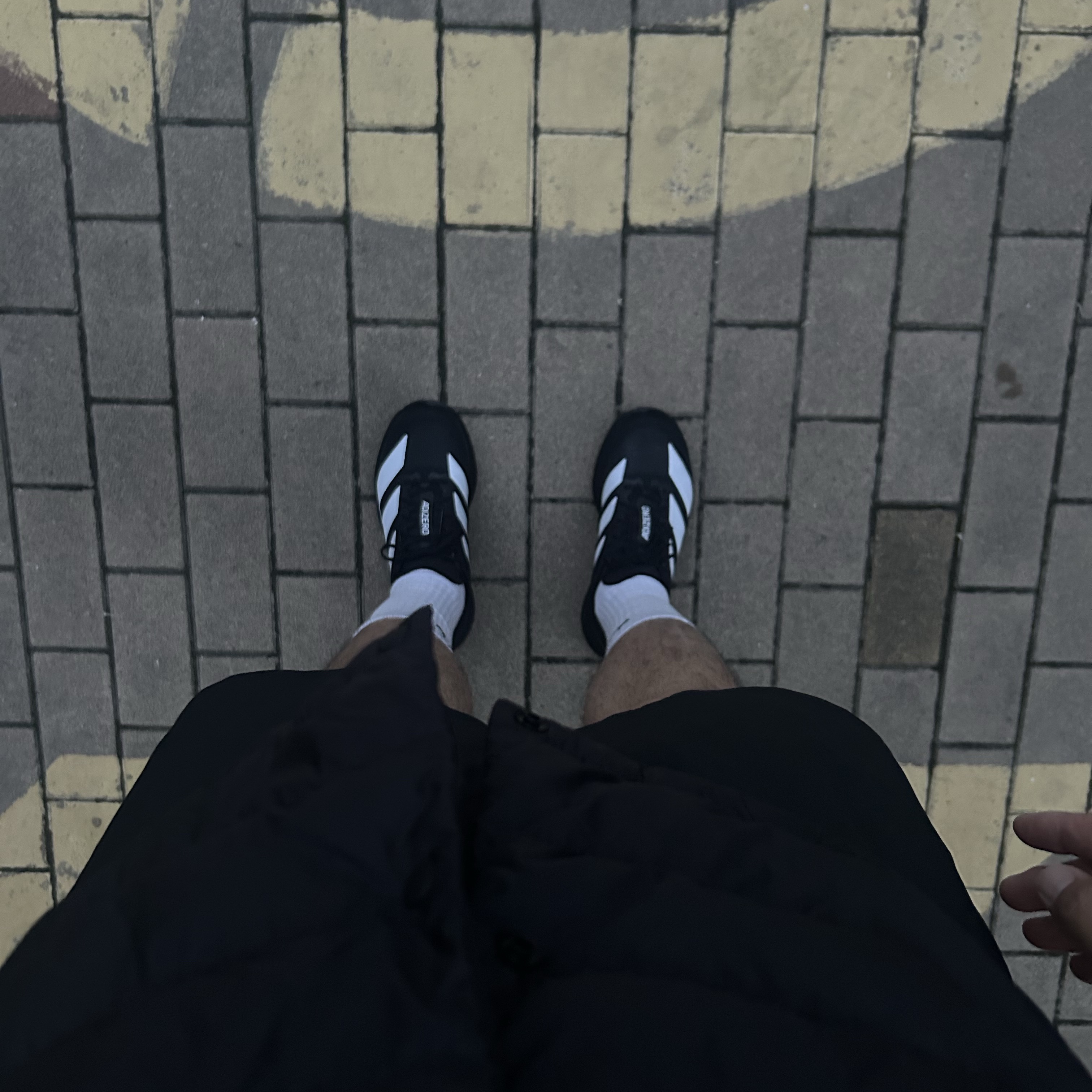 Adidas Adizero EVO SL Core Black Cloud White 착용 스타일 - 2