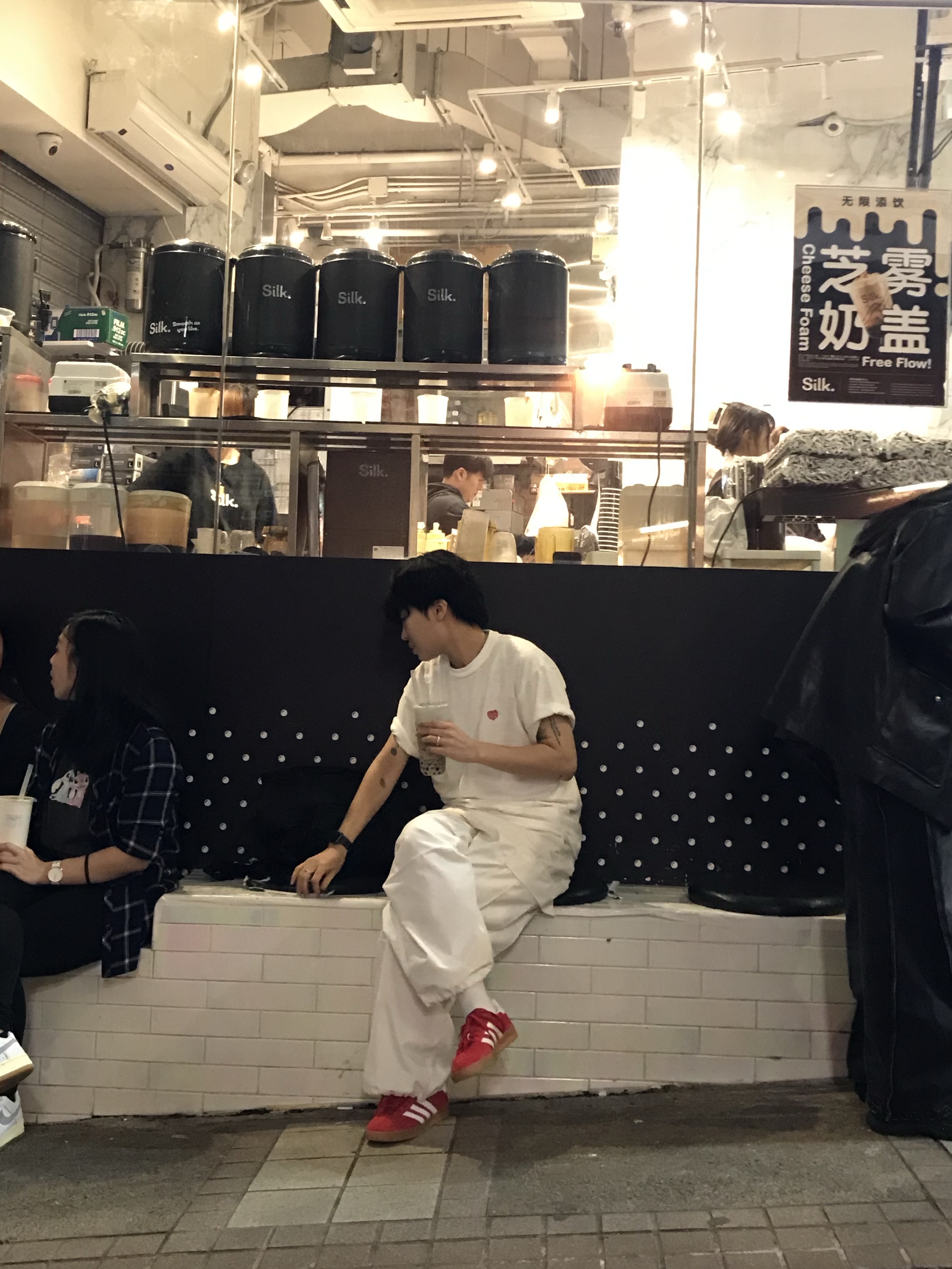 Human Made Heart Logo T-Shirt White, Adidas Gazelle Indoor Pro Team Victory Red Core White 착용 스타일 - 2