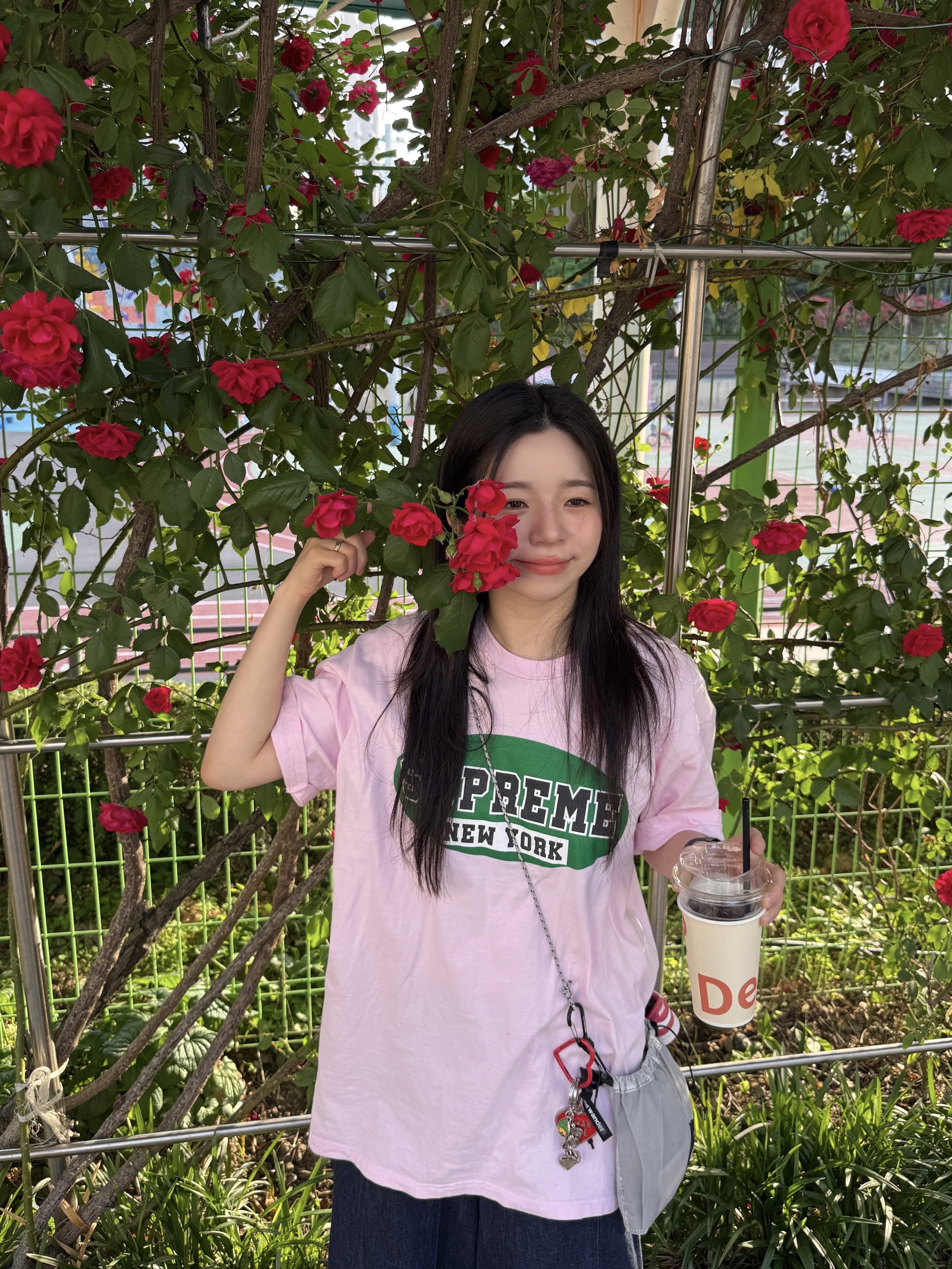 Nike x Jacquemus Moon Shoe SP University Red and Bicycle Yellow, Supreme New York T-Shirt Light Pink - 23SS 착용 스타일 - 3