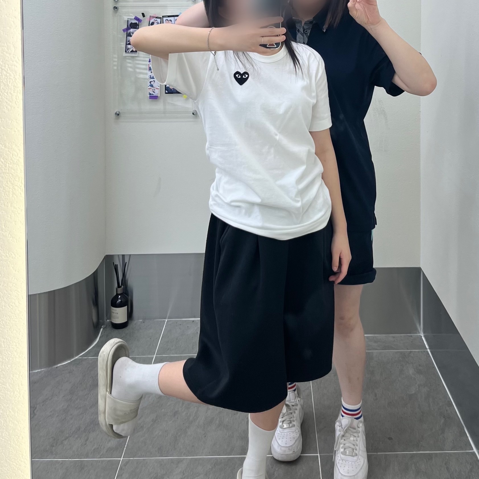 Play Comme des Garcons Black Heart T-Shirt White 착용 스타일