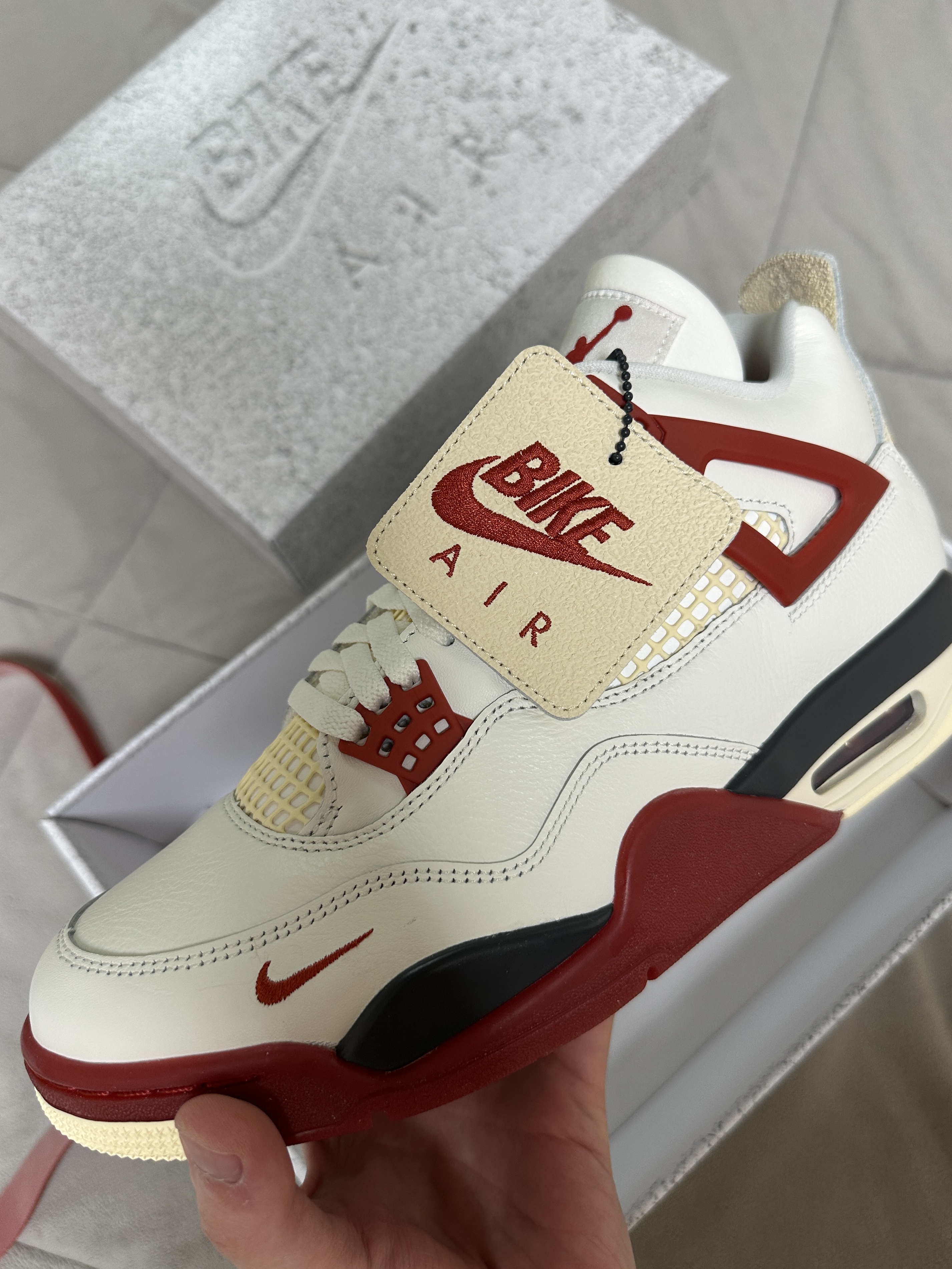 Jordan 4 x Nigel Sylvester Retro OG Brick After Brick 착용 스타일 - 2