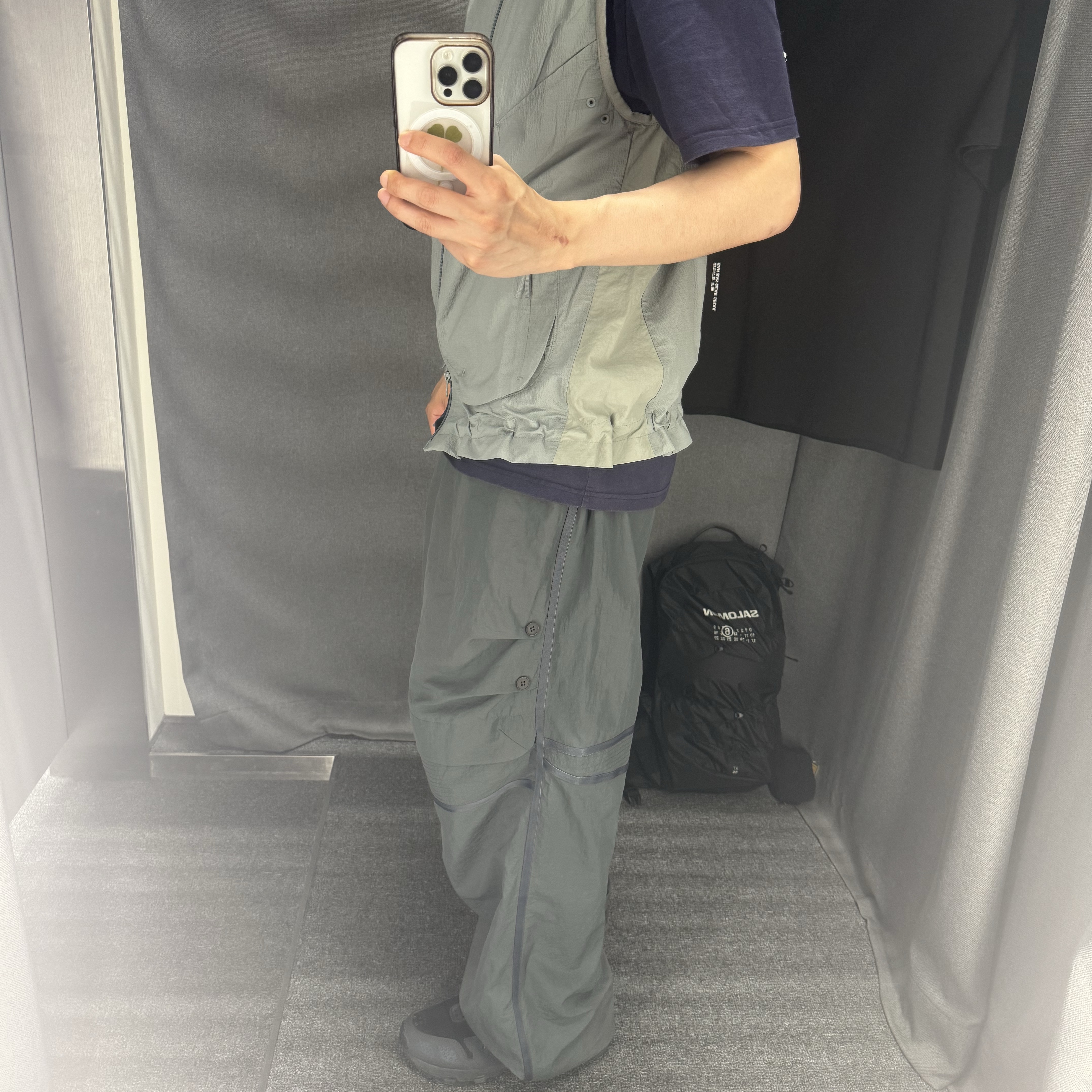 Sansan Gear Taped Button Pants Charcoal, Sansan Gear Terraface Vest Blue Grey 착용 스타일 - 2