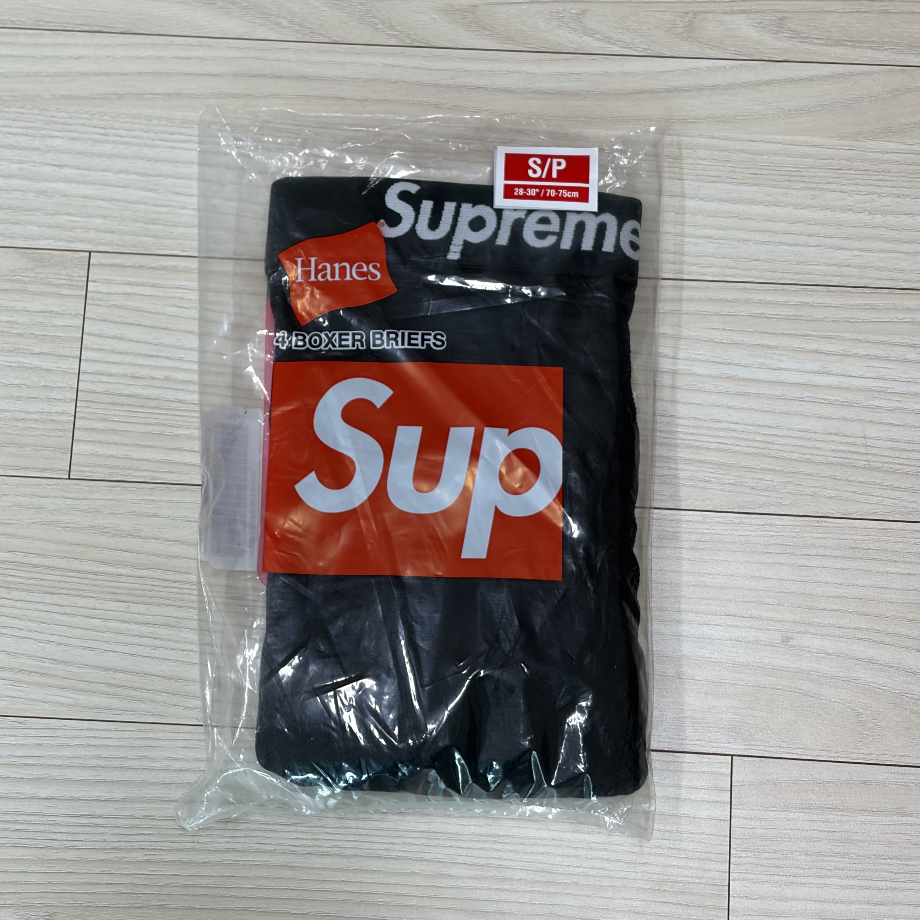 Supreme Hanes Boxer Briefs Black (4 Pack) 착용 스타일
